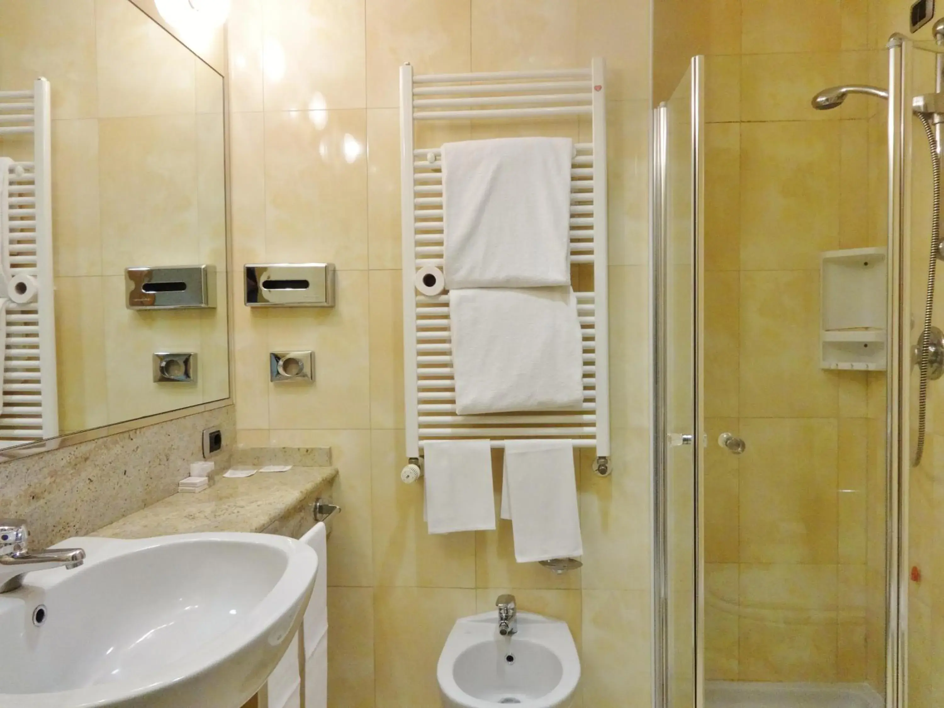 Bathroom in Hotel Tiffany Milano