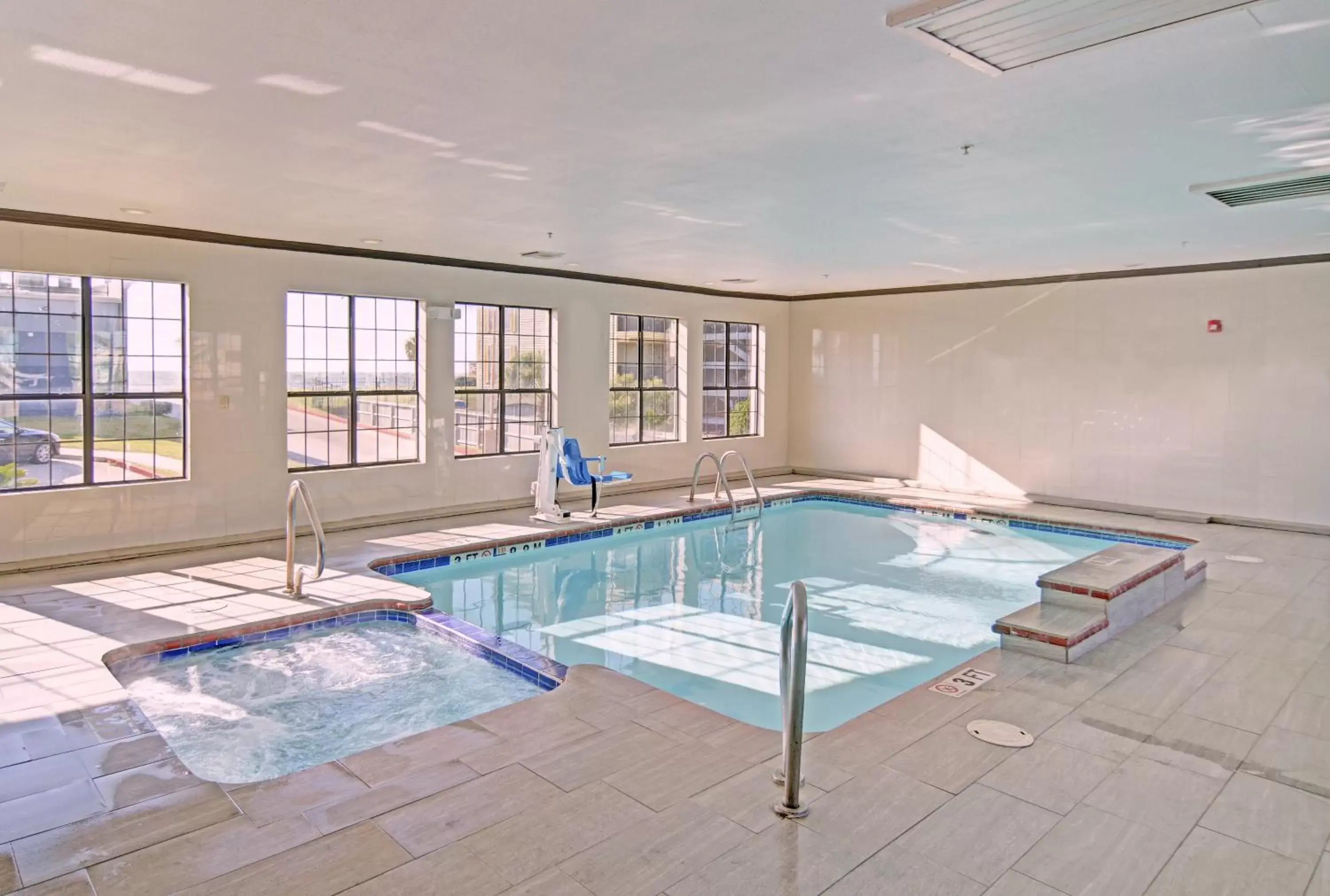 Swimming Pool in Comfort Inn & Suites Beachfront