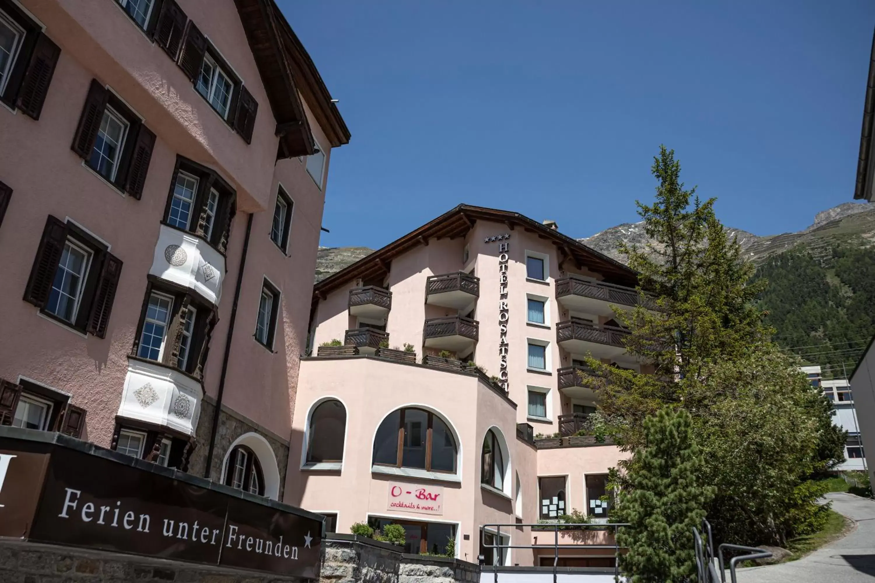 Facade/entrance, Property Building in Hotel Rosatsch