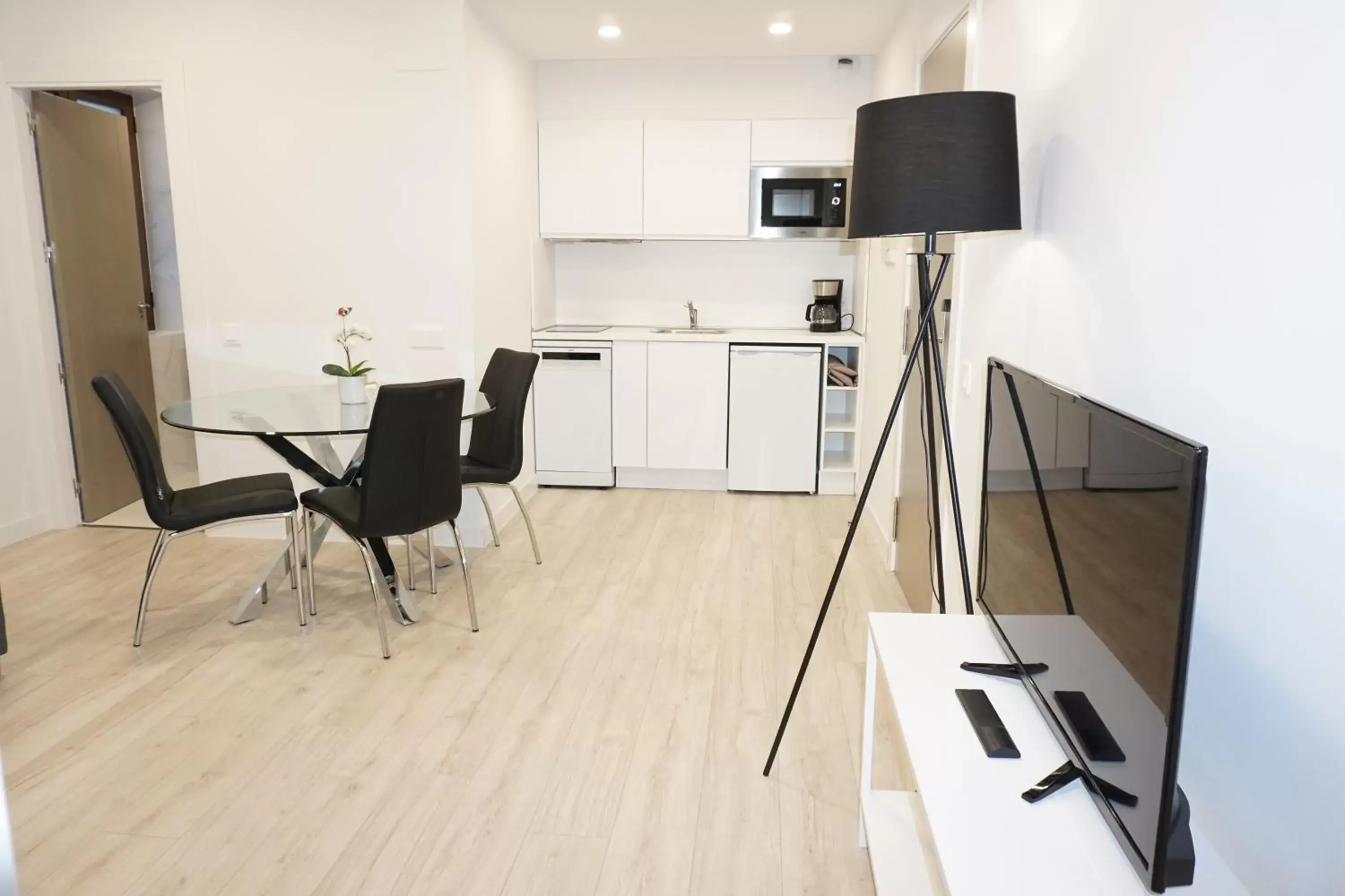 TV and multimedia, Dining Area in Inés Luna Suites