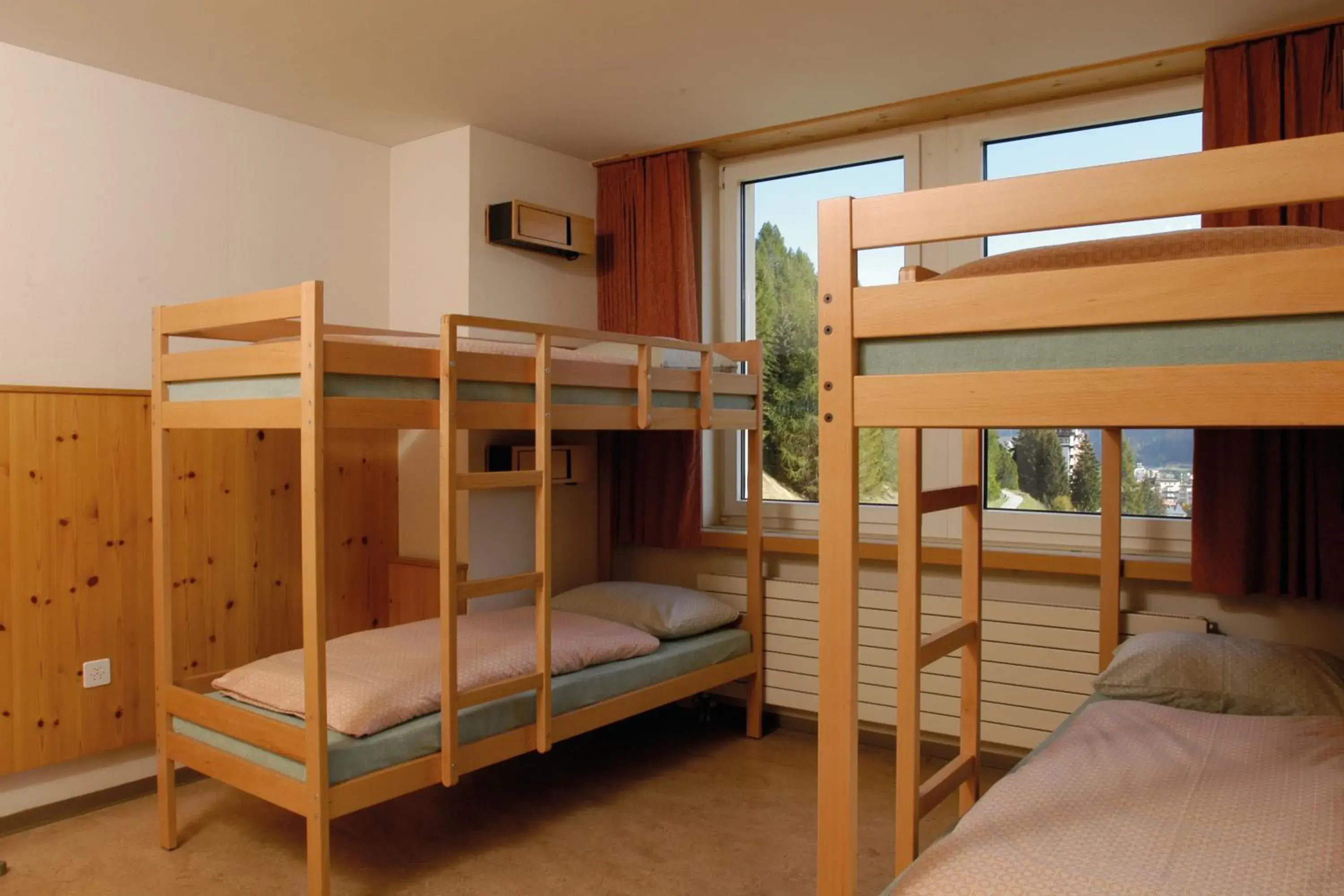 Photo of the whole room, Bunk Bed in Davos Youth Hostel