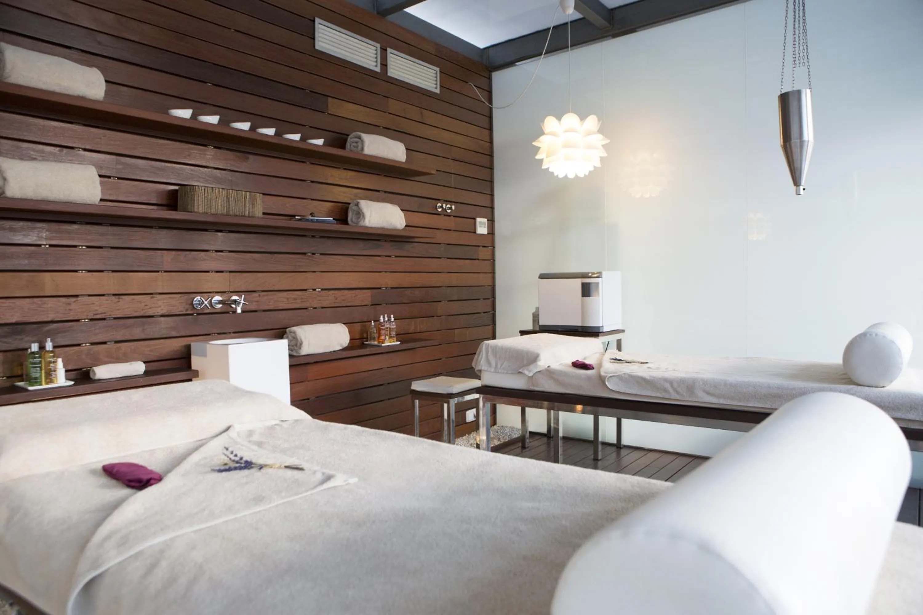 Massage, Bed in Hospes Palau de La Mar, Valencia, a Member of Design Hotels