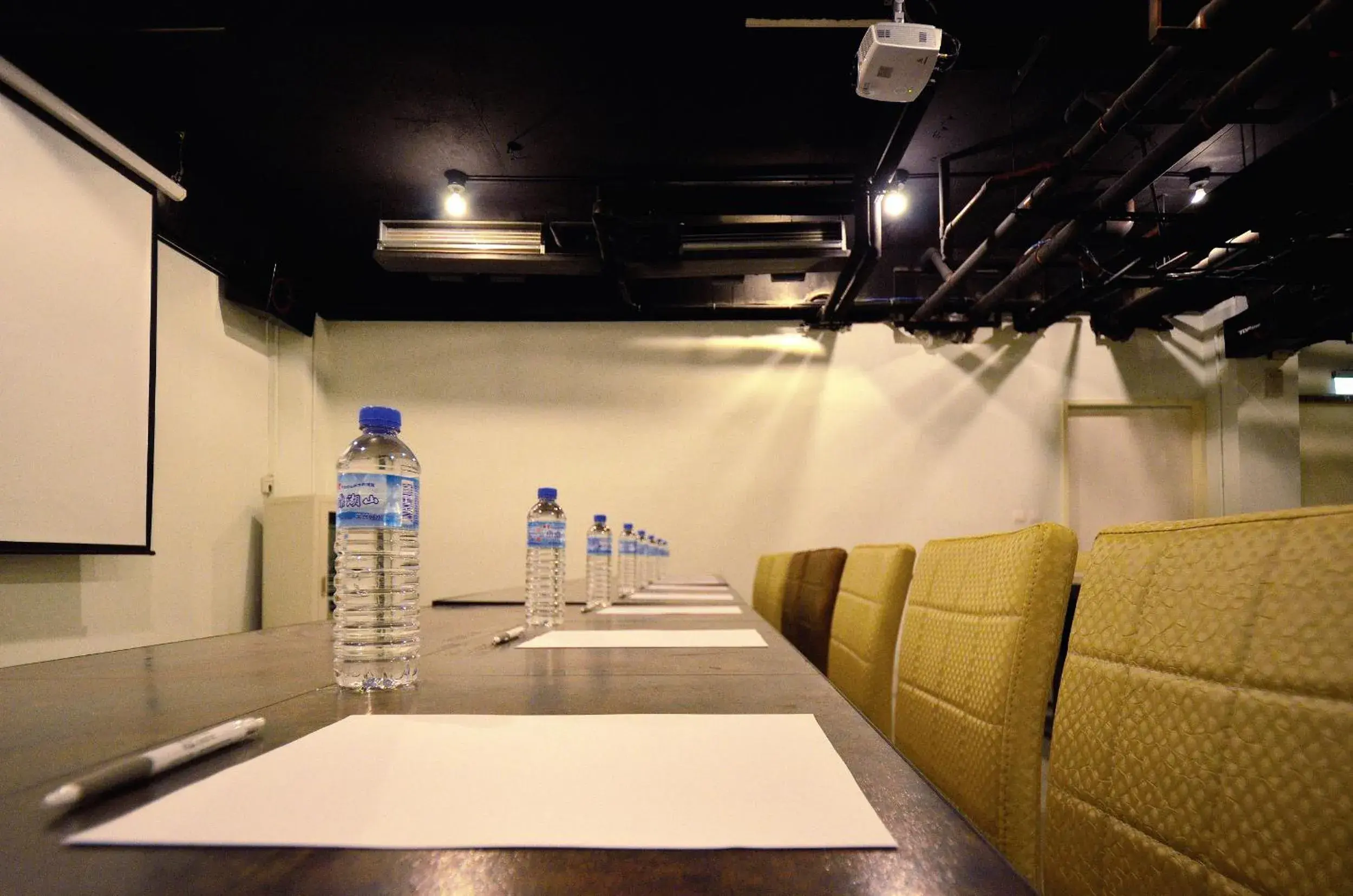 Restaurant/places to eat in Audi Garden Business Hotel Restaurant/places to eat in Audi Garden Business Hotel