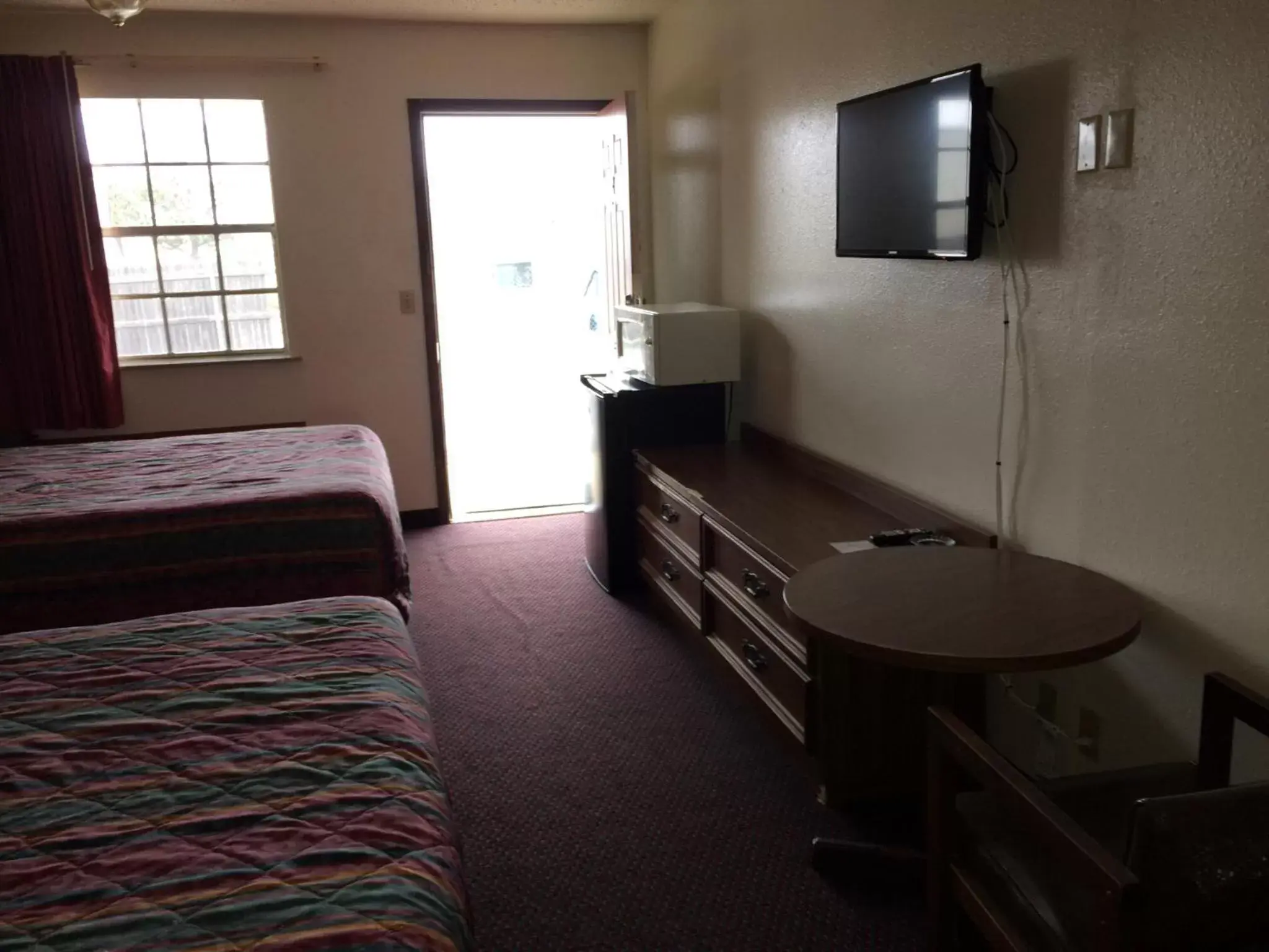 Photo of the whole room, TV/Entertainment Center in Rexdale Inn