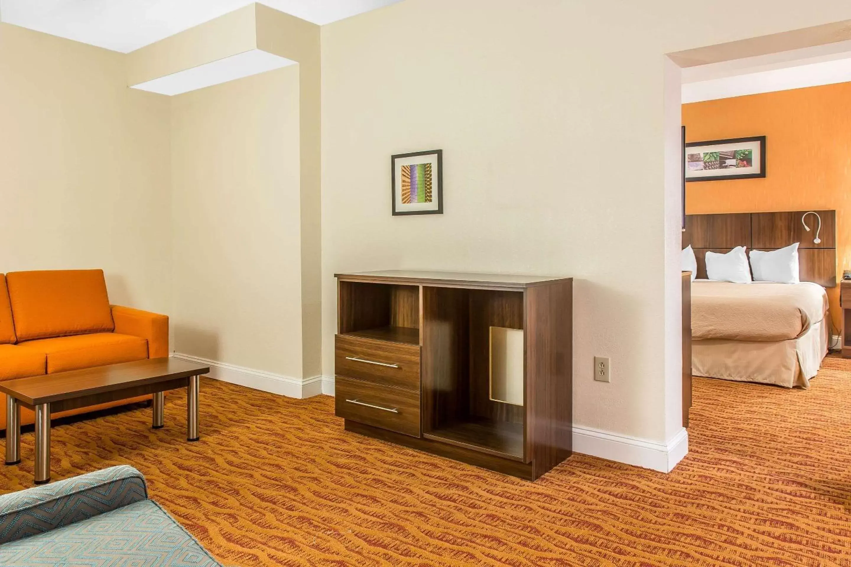 Photo of the whole room, Seating Area in Quality Inn & Suites Middletown - Newport