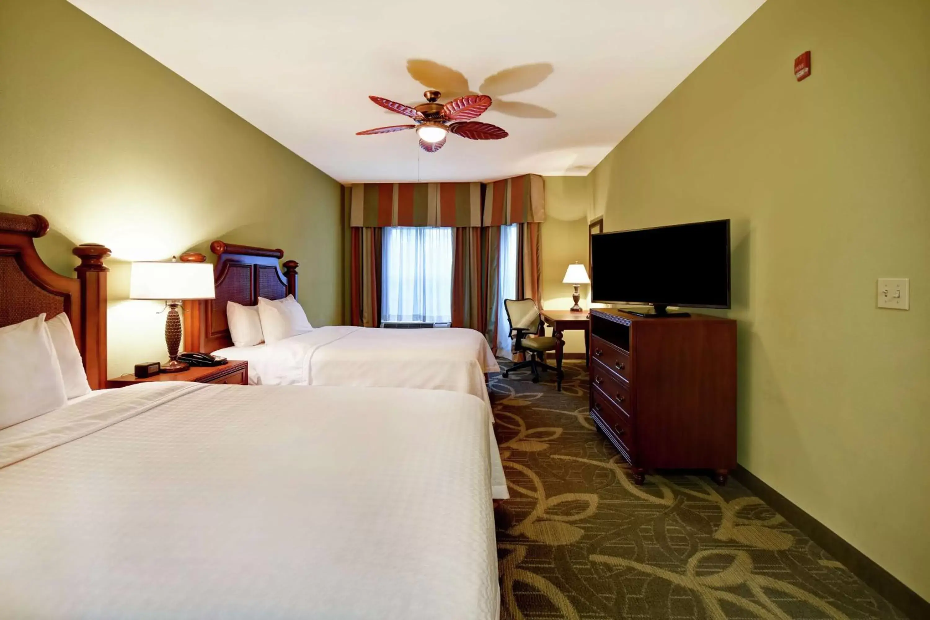 Bedroom, TV/Entertainment Center in Homewood Suites by Hilton Ocala at Heath Brook