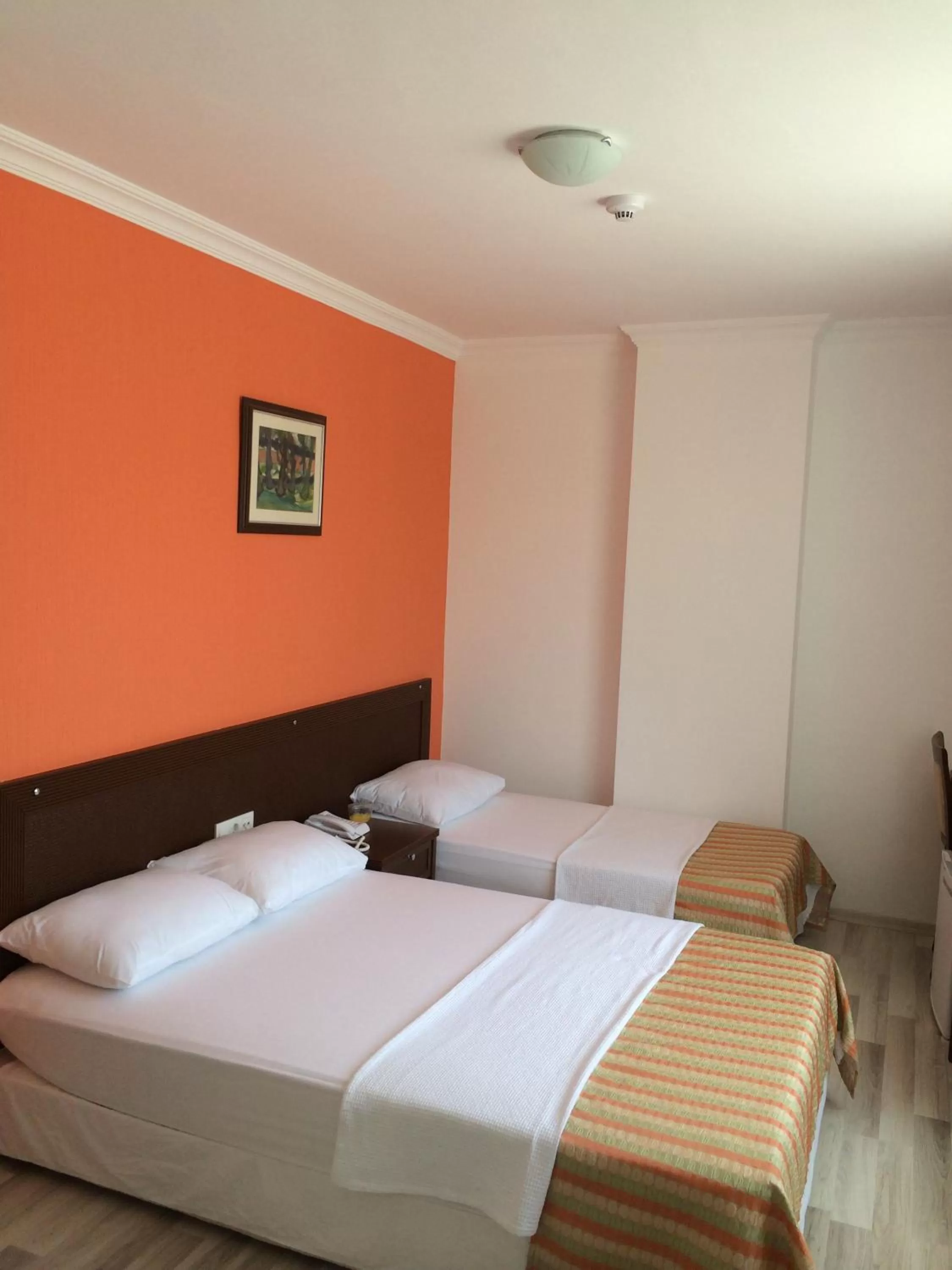 Photo of the whole room, Bed in Mutado Hotel