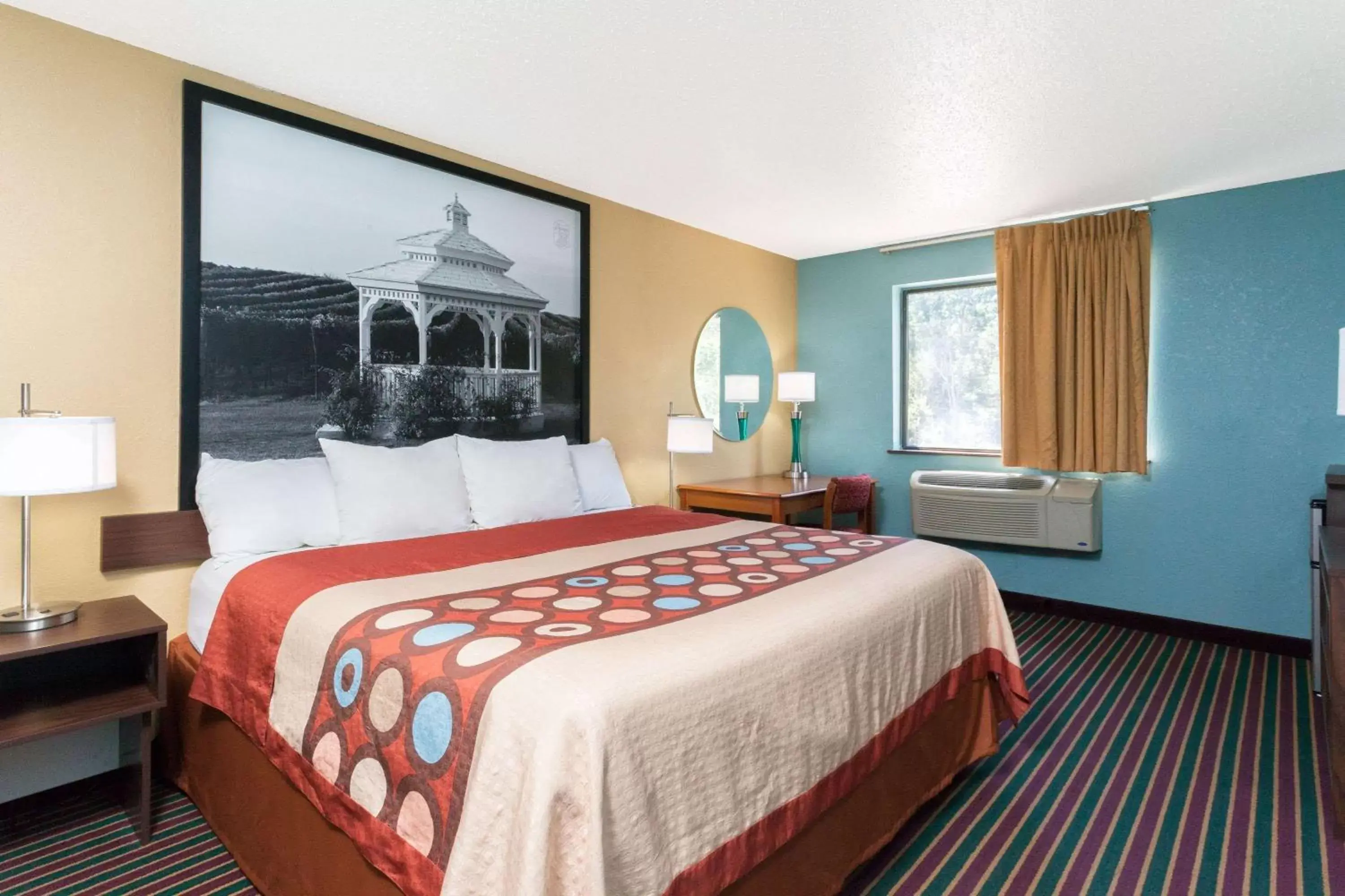 Photo of the whole room, Bed in Super 8 by Wyndham Bath Hammondsport Area