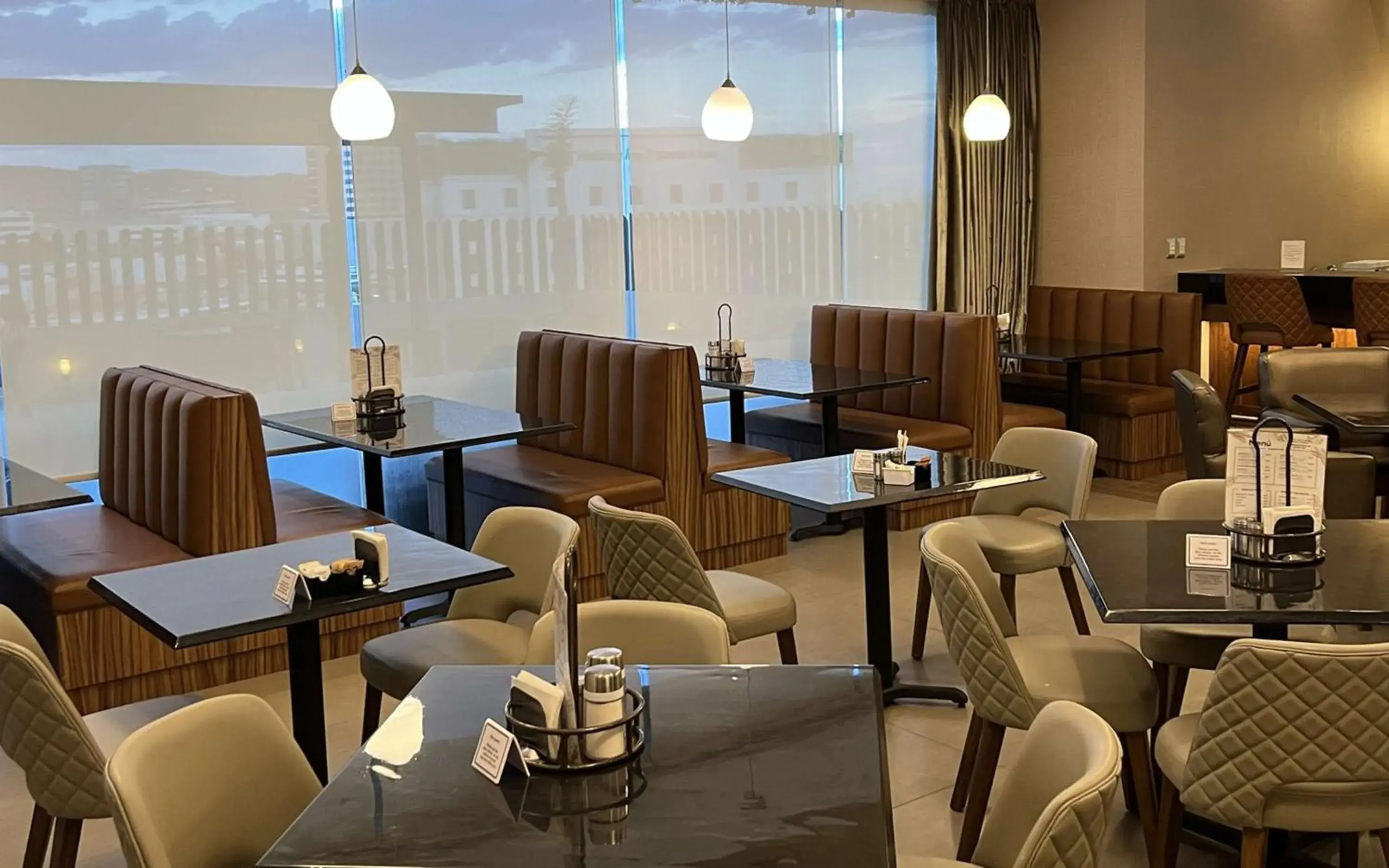 Lounge or bar, Restaurant/Places to Eat in Best Western Plus Chihuahua Juventud