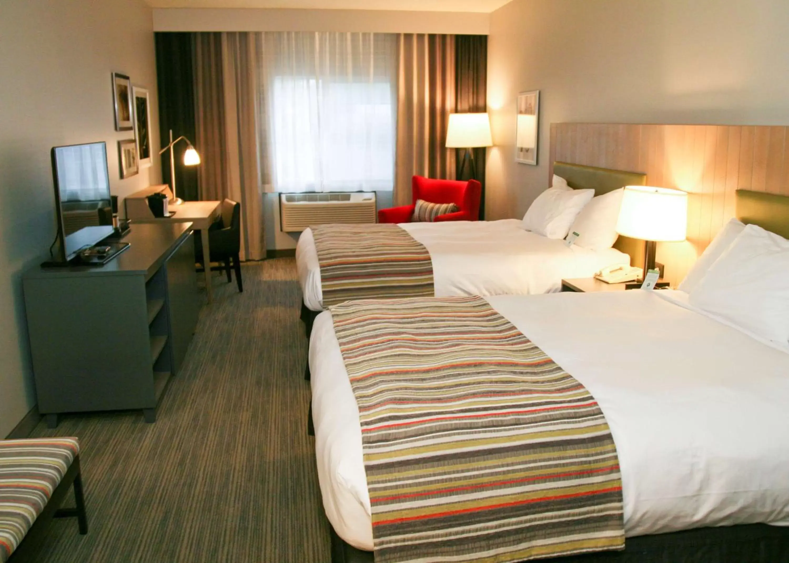 Photo of the whole room, Bed in Country Inn & Suites by Radisson, Prineville, OR