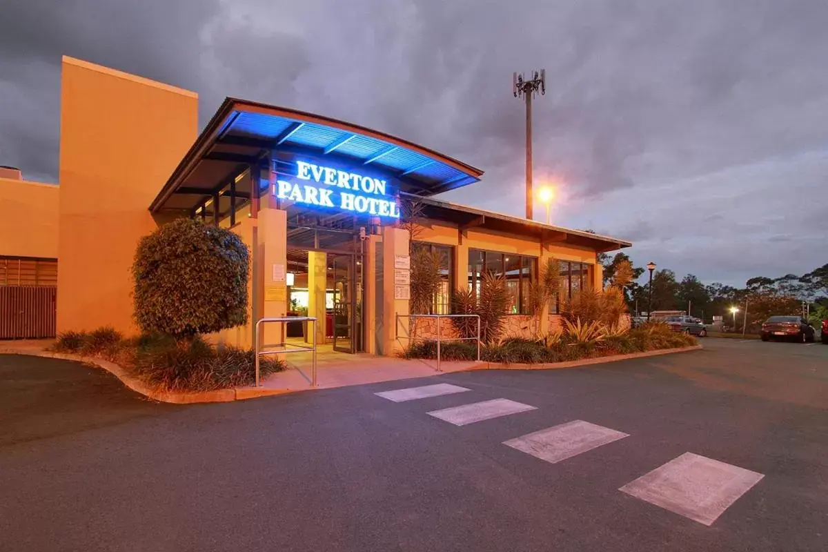 Property Building in Everton Park Hotel