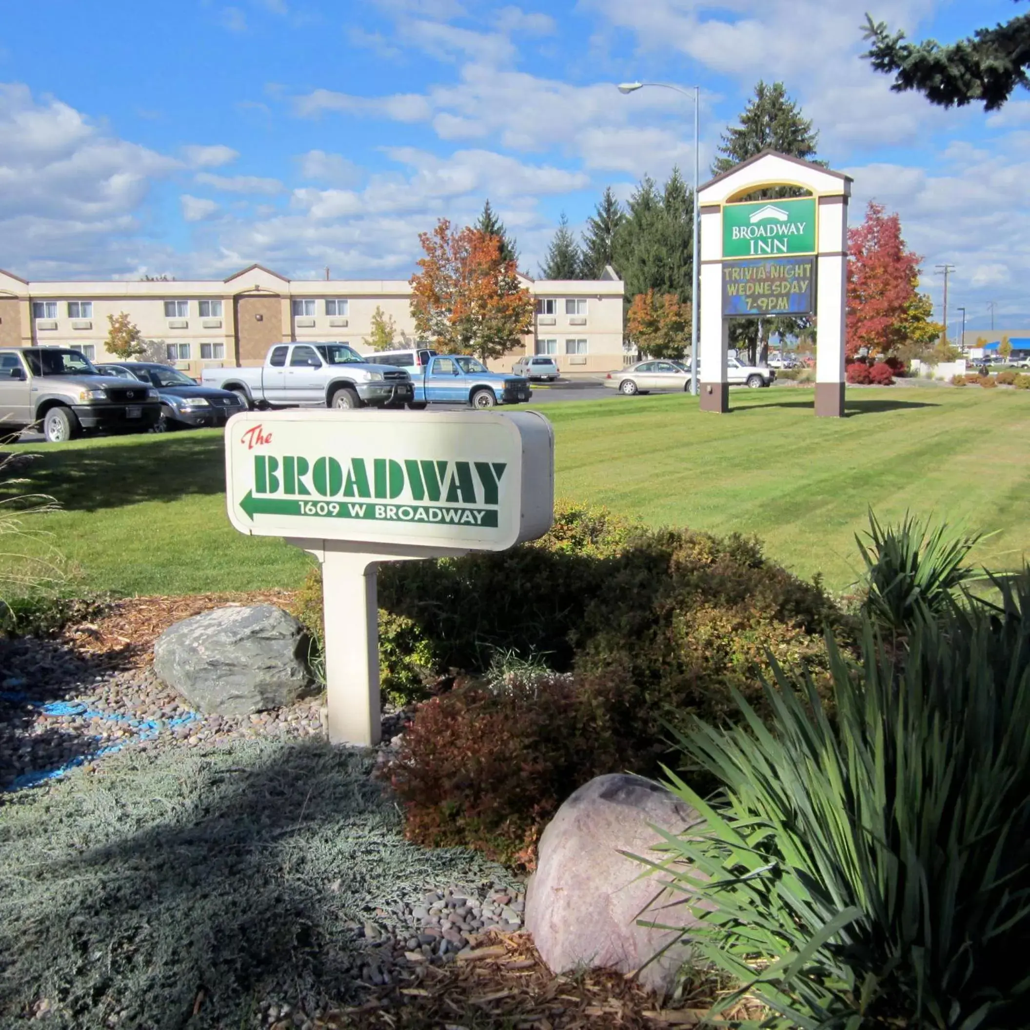 Facade/entrance in Broadway Inn Conference Center