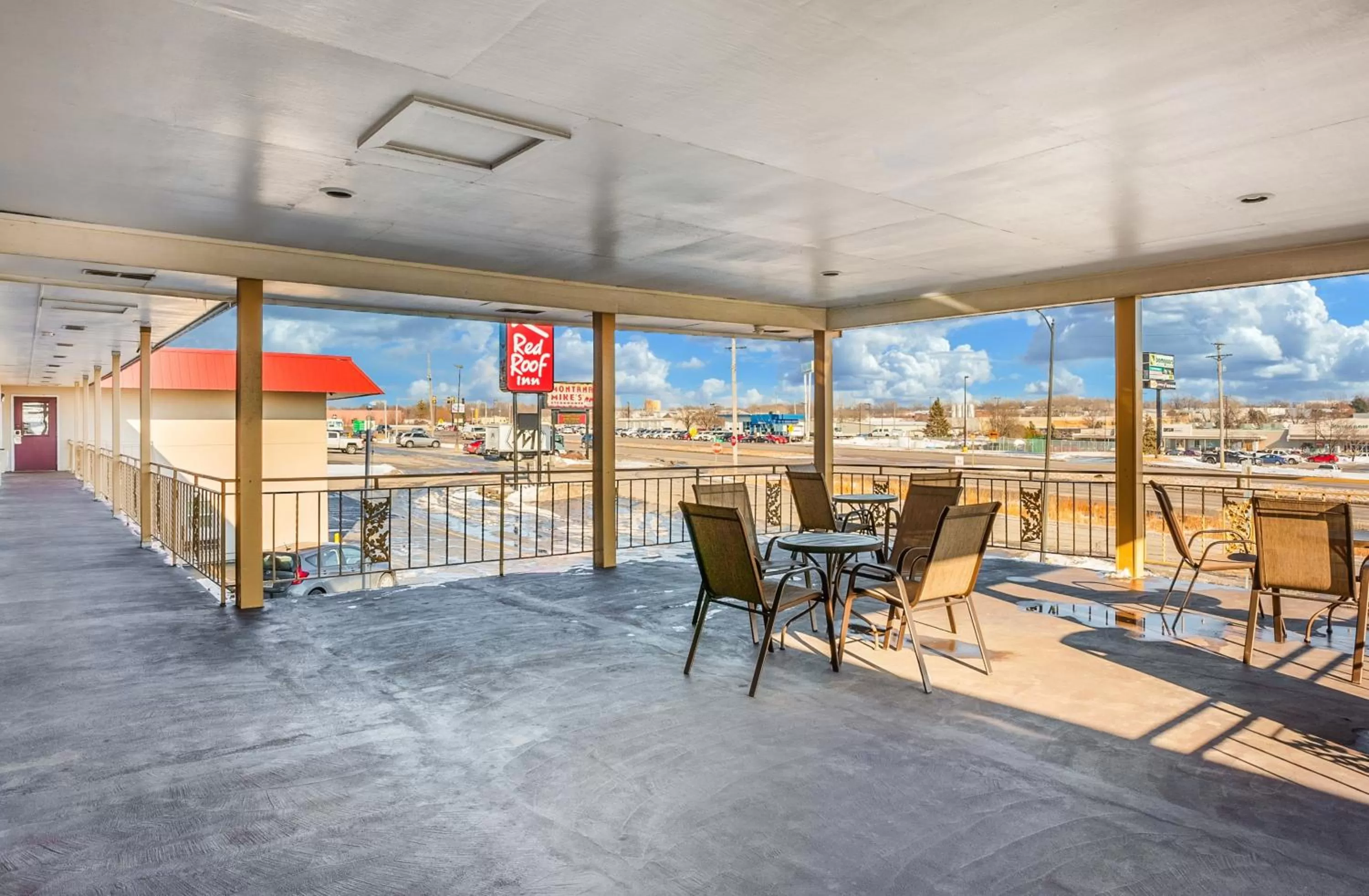 Property building in Red Roof Inn Des Moines