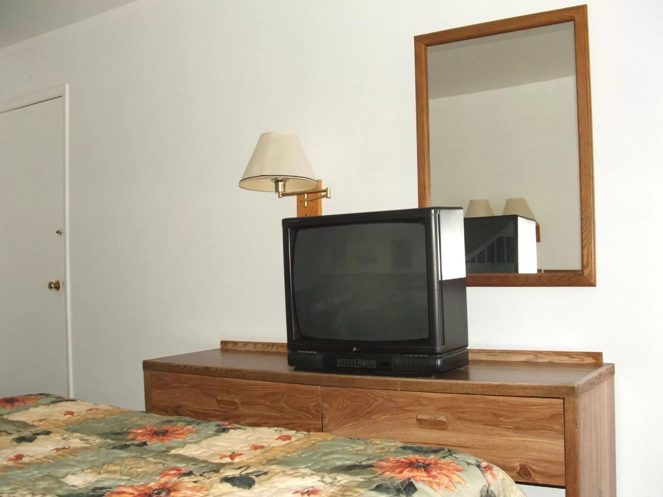 TV/Entertainment Center in Arizona Inn