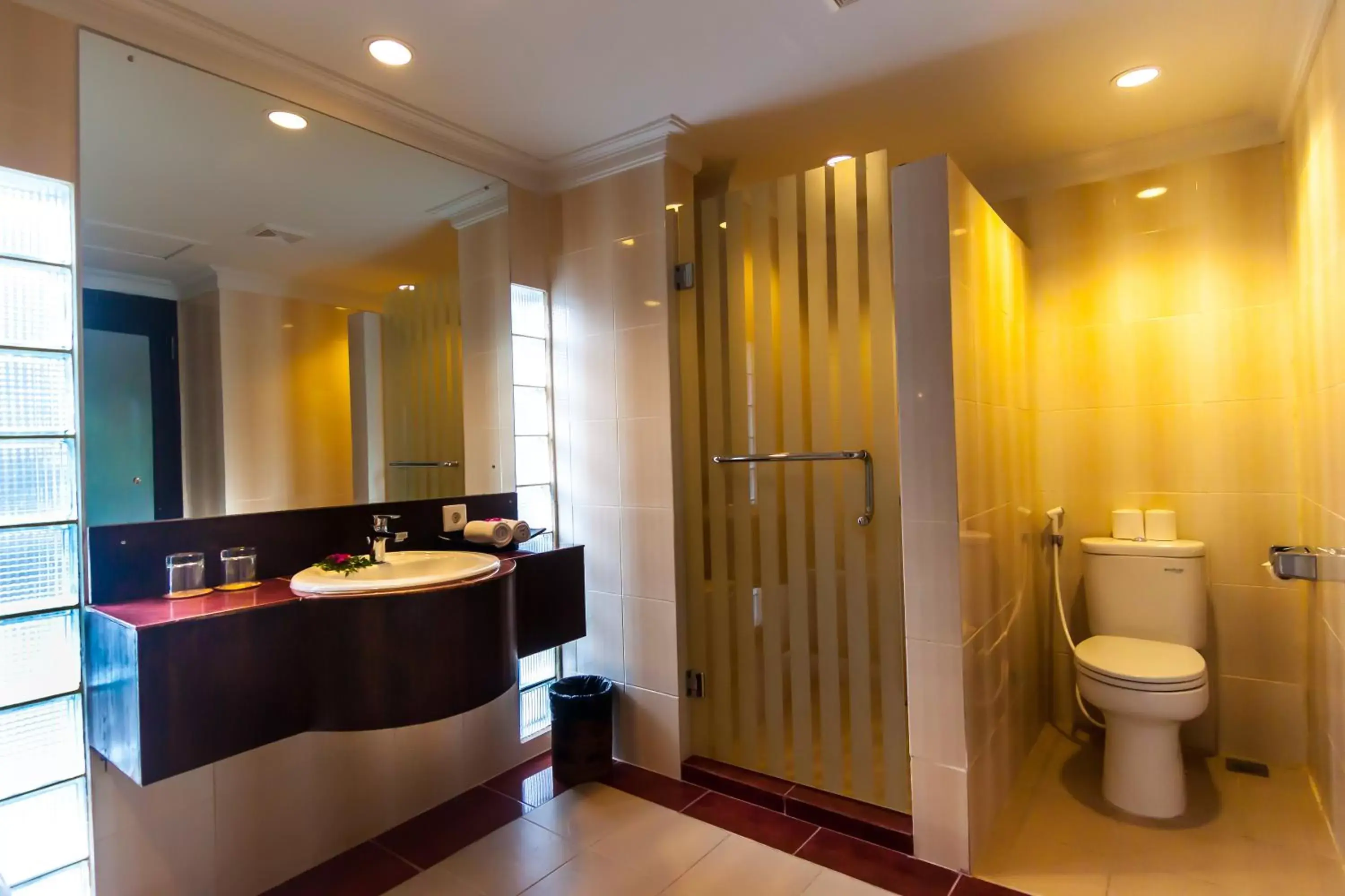 Bathroom in Champlung Mas Hotel Legian, Kuta