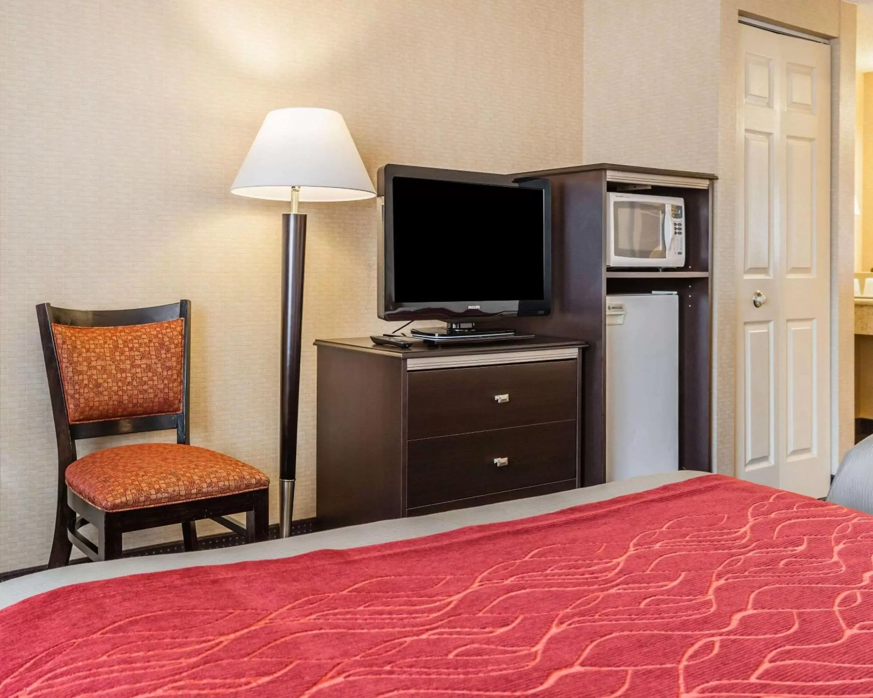 Photo of the whole room, Bed in Comfort Inn On the Bay Photo of the whole room, Bed in Comfort Inn On the Bay