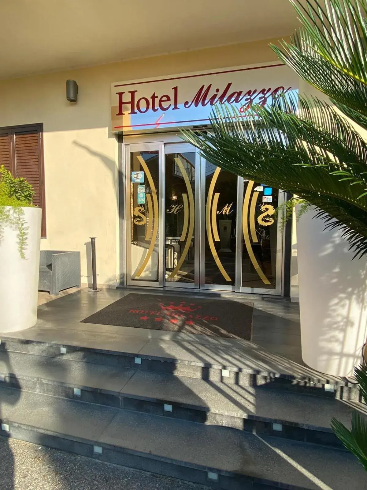 Facade/entrance, Swimming Pool in Hotel Milazzo