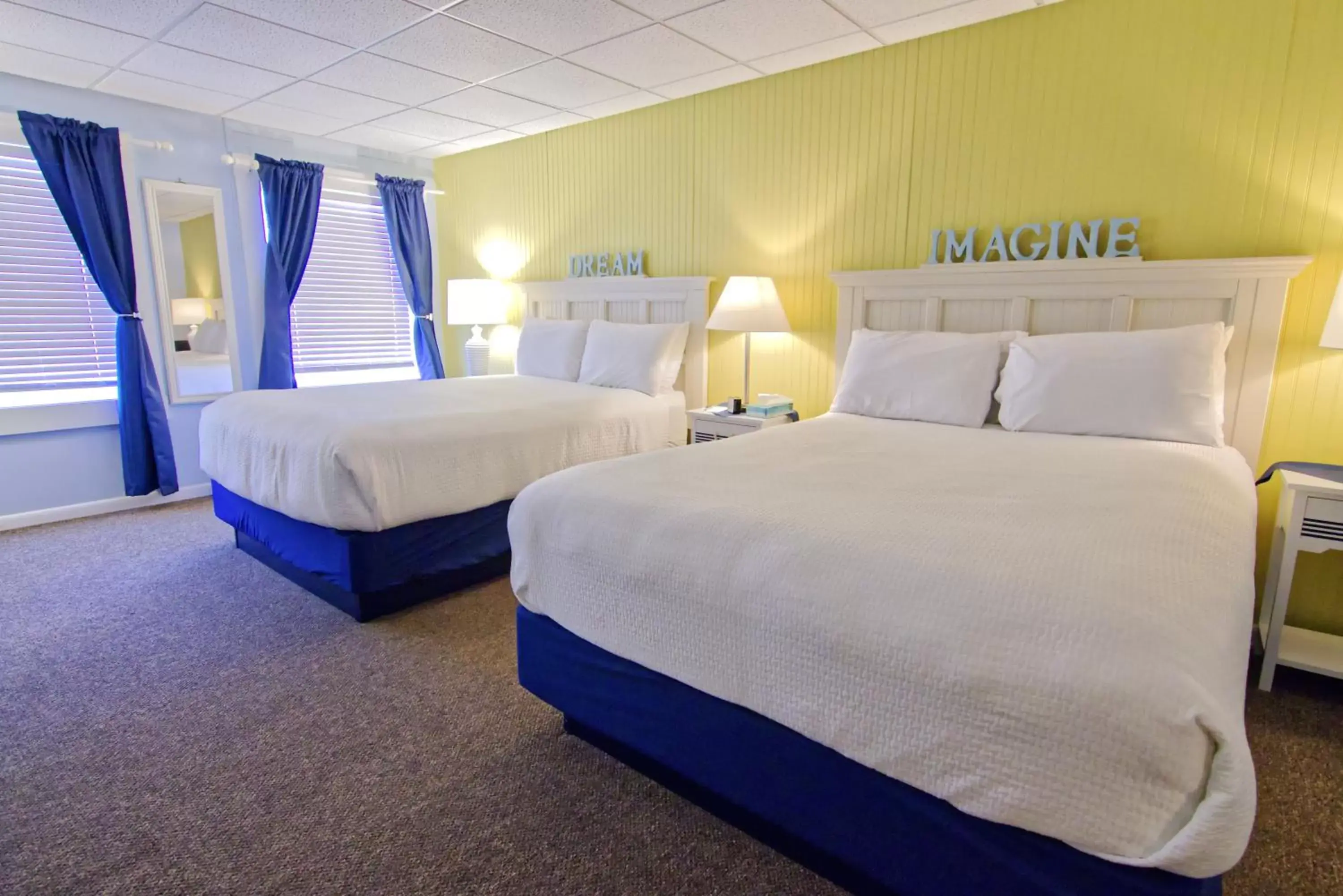 Bed in Hotel Frankfort & Restaurant