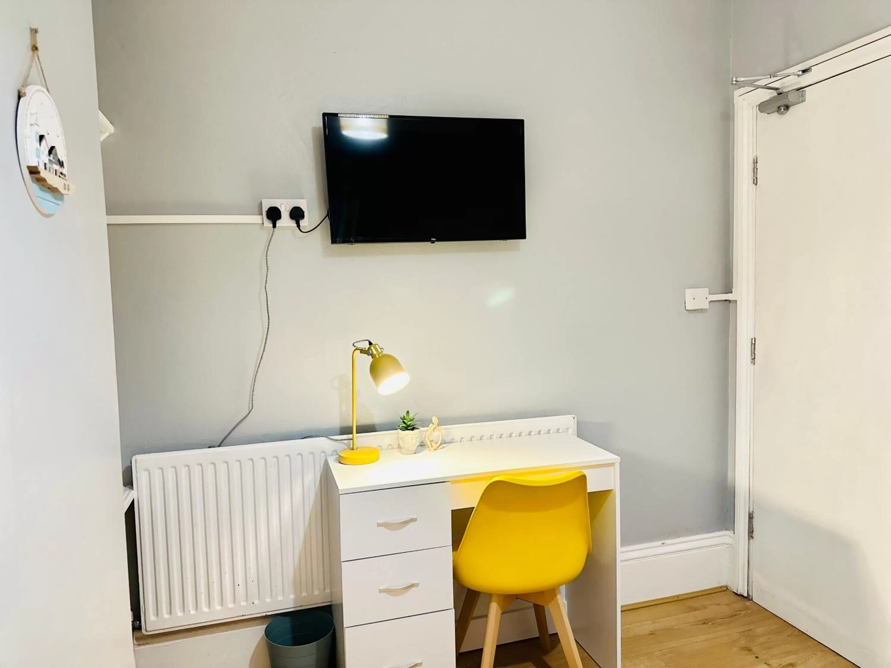 TV and multimedia, TV/Entertainment Center in Sandys Holidays Home