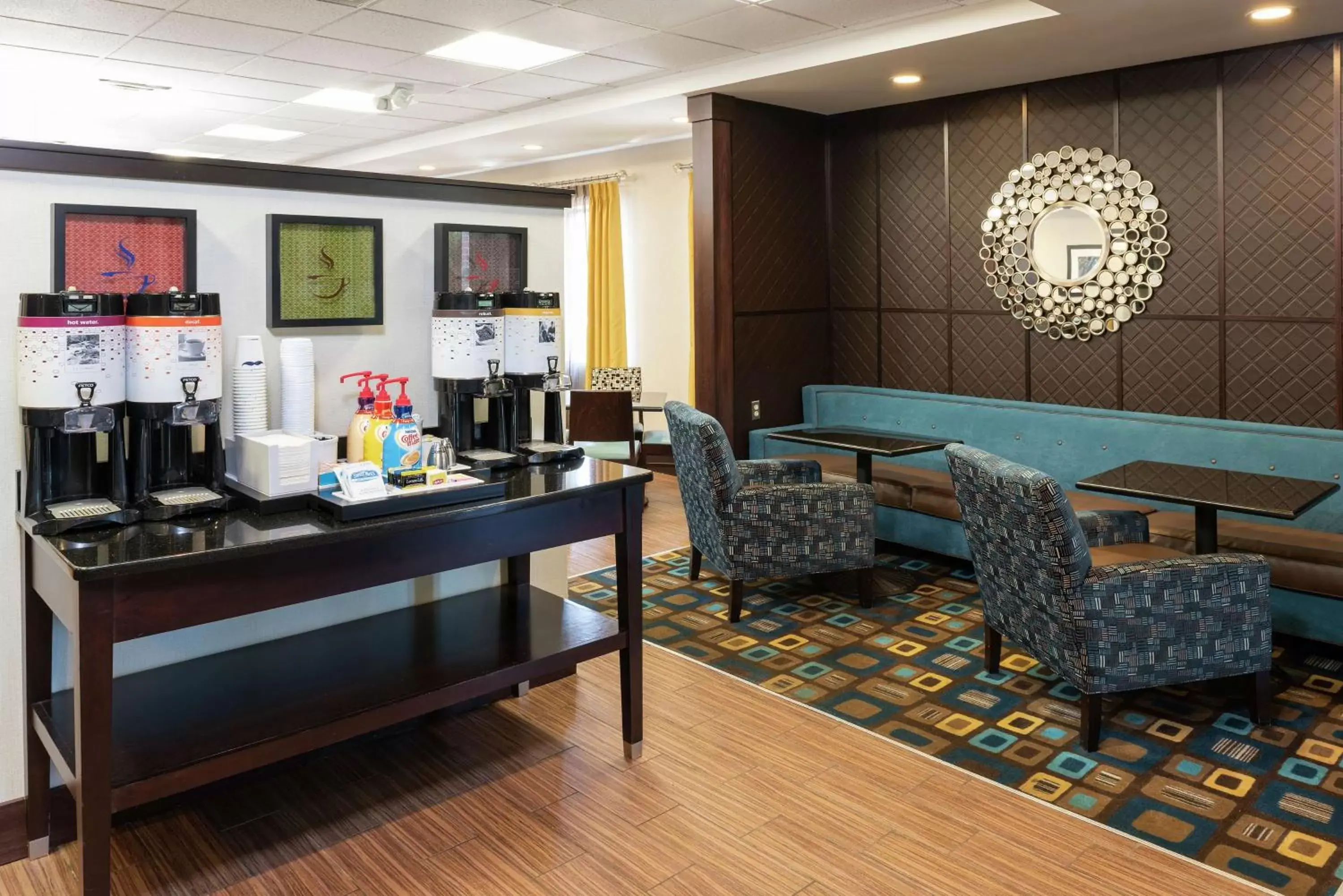 Dining area in Hampton Inn & Suites Cleveland-Airport/Middleburg Heights