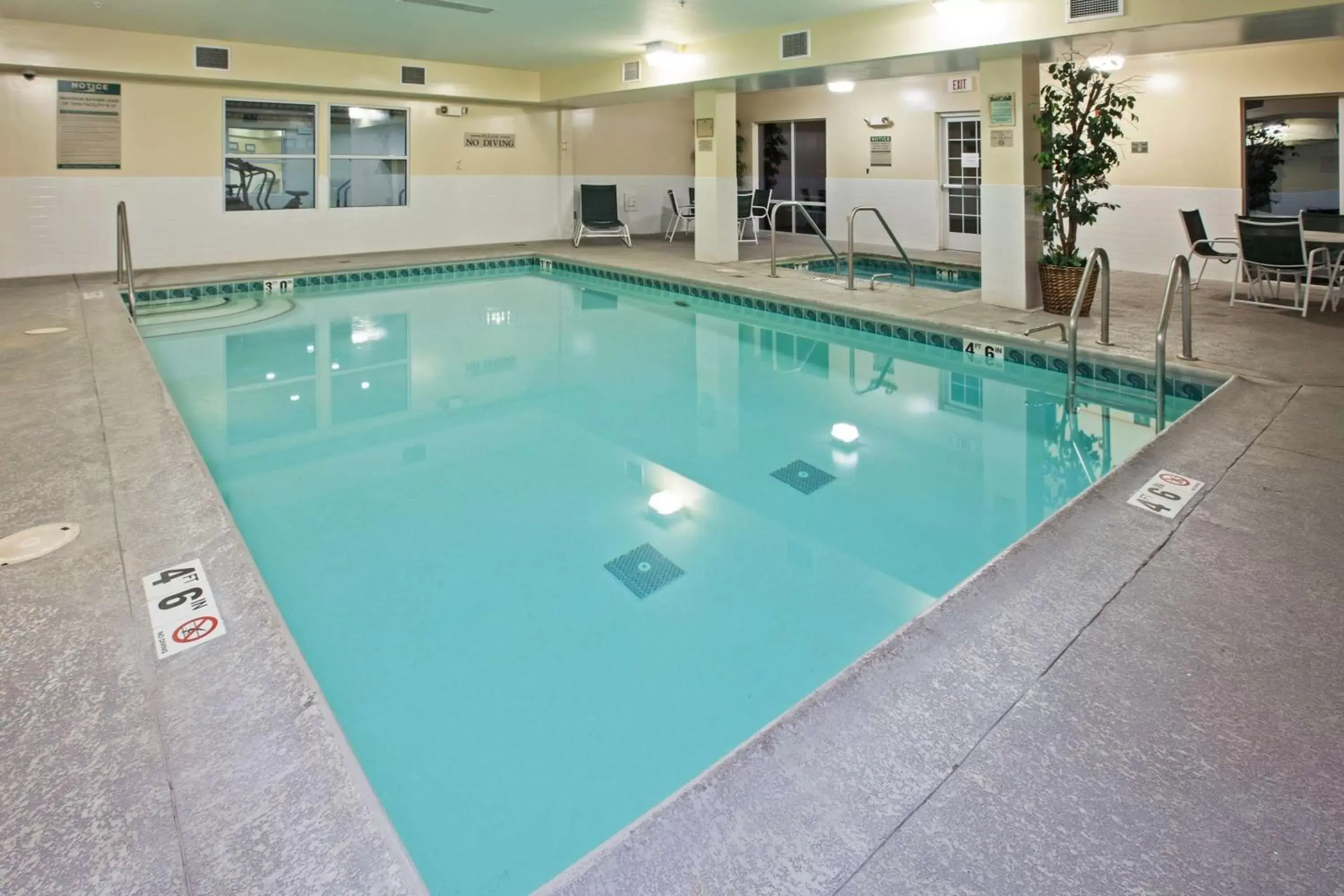 On site, Swimming Pool in Country Inn & Suites by Radisson, Chicago O Hare Airport