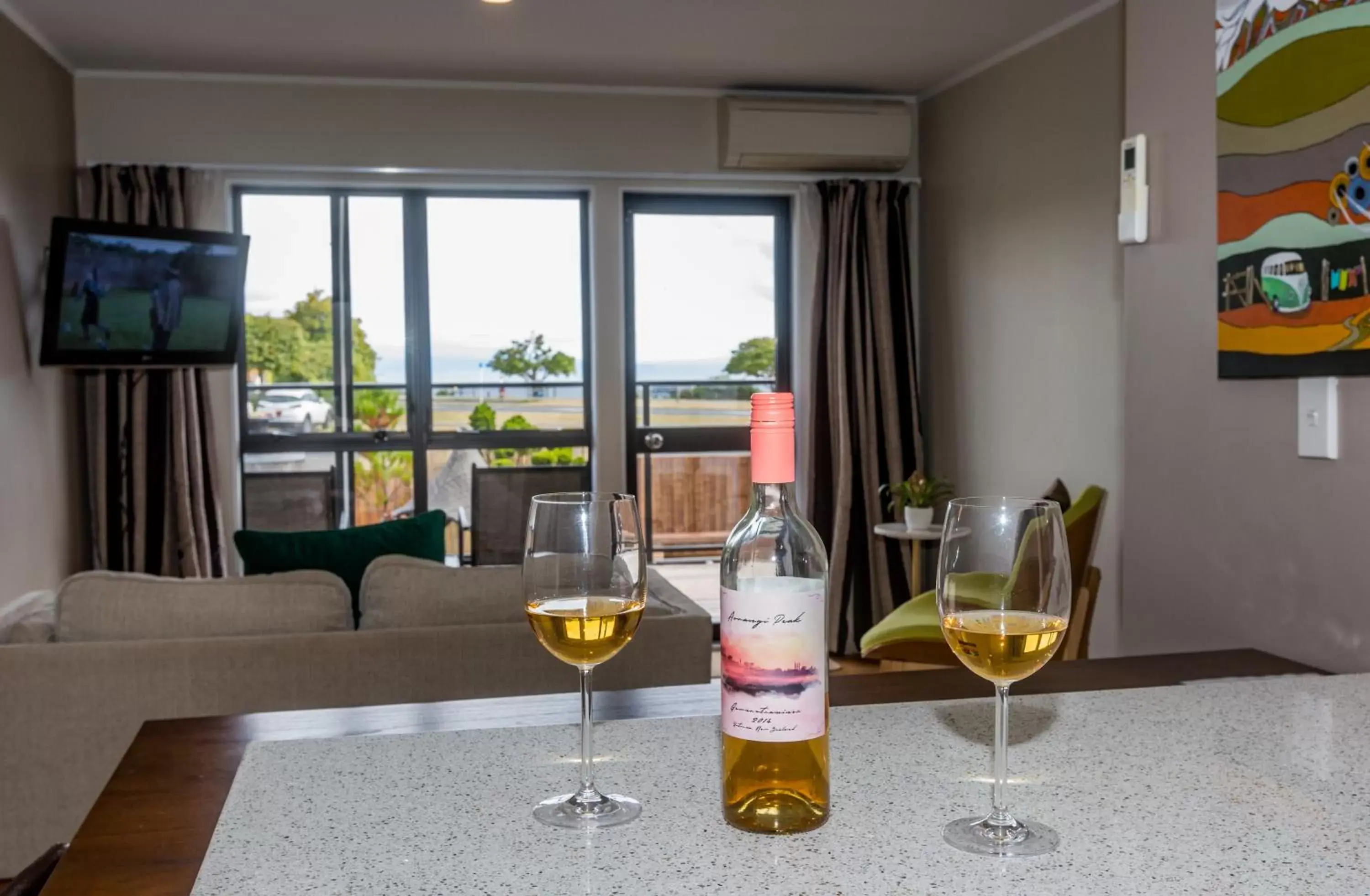 Living room in Le Chalet Suisse Motel Taupo