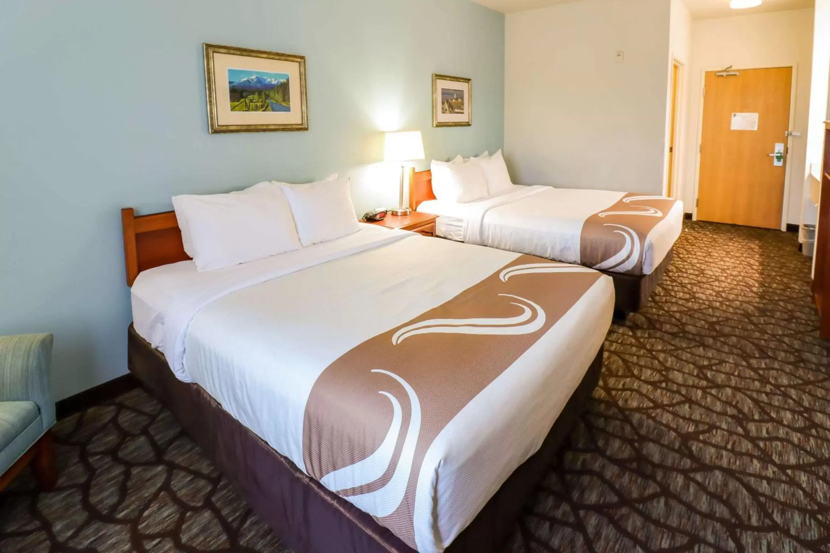 Bed in Quality Inn & Suites Sequim at Olympic National Park