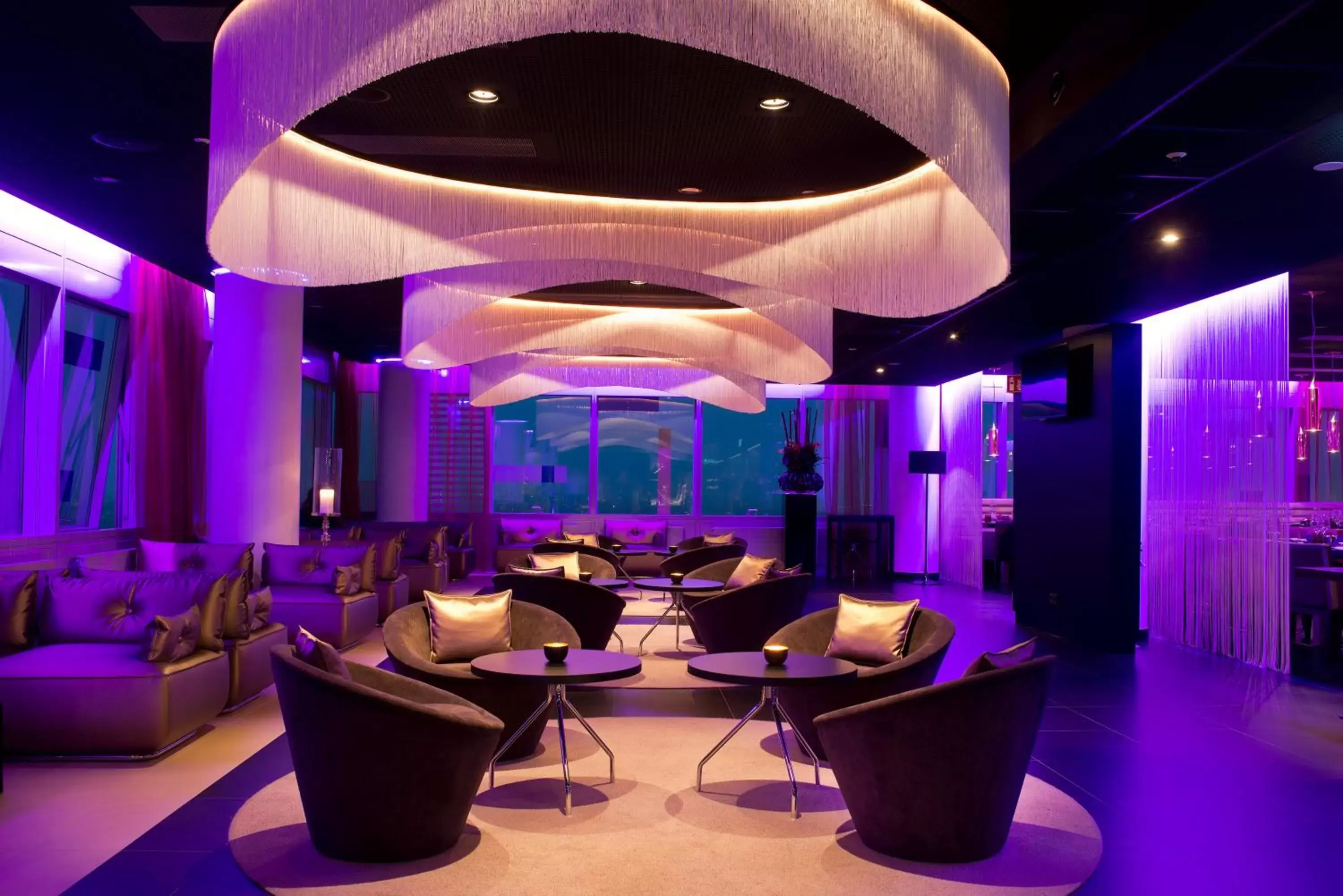 Lounge or bar, Restaurant/Places to Eat in INNSiDE by Meliá Düsseldorf Hafen