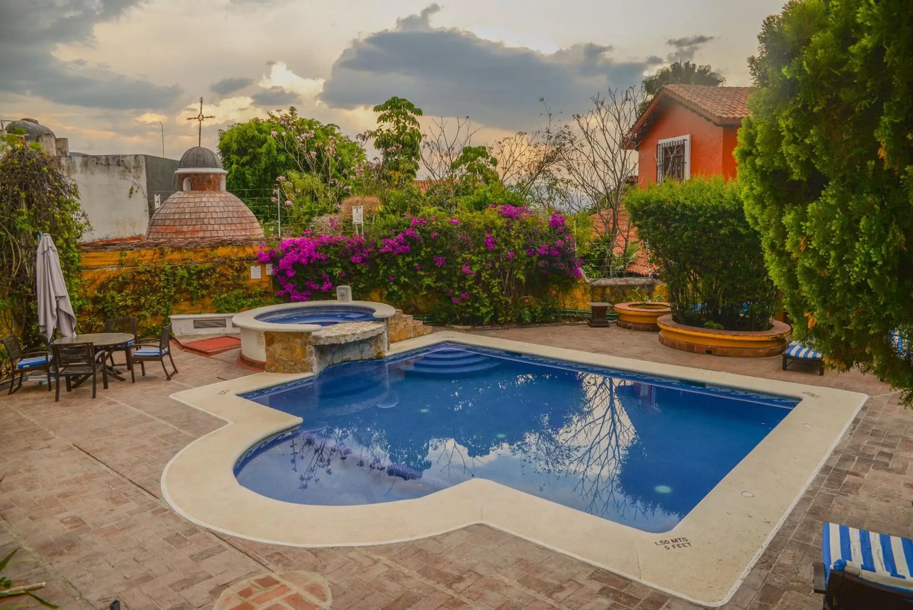 Swimming Pool in Hotel Hacienda Los Laureles