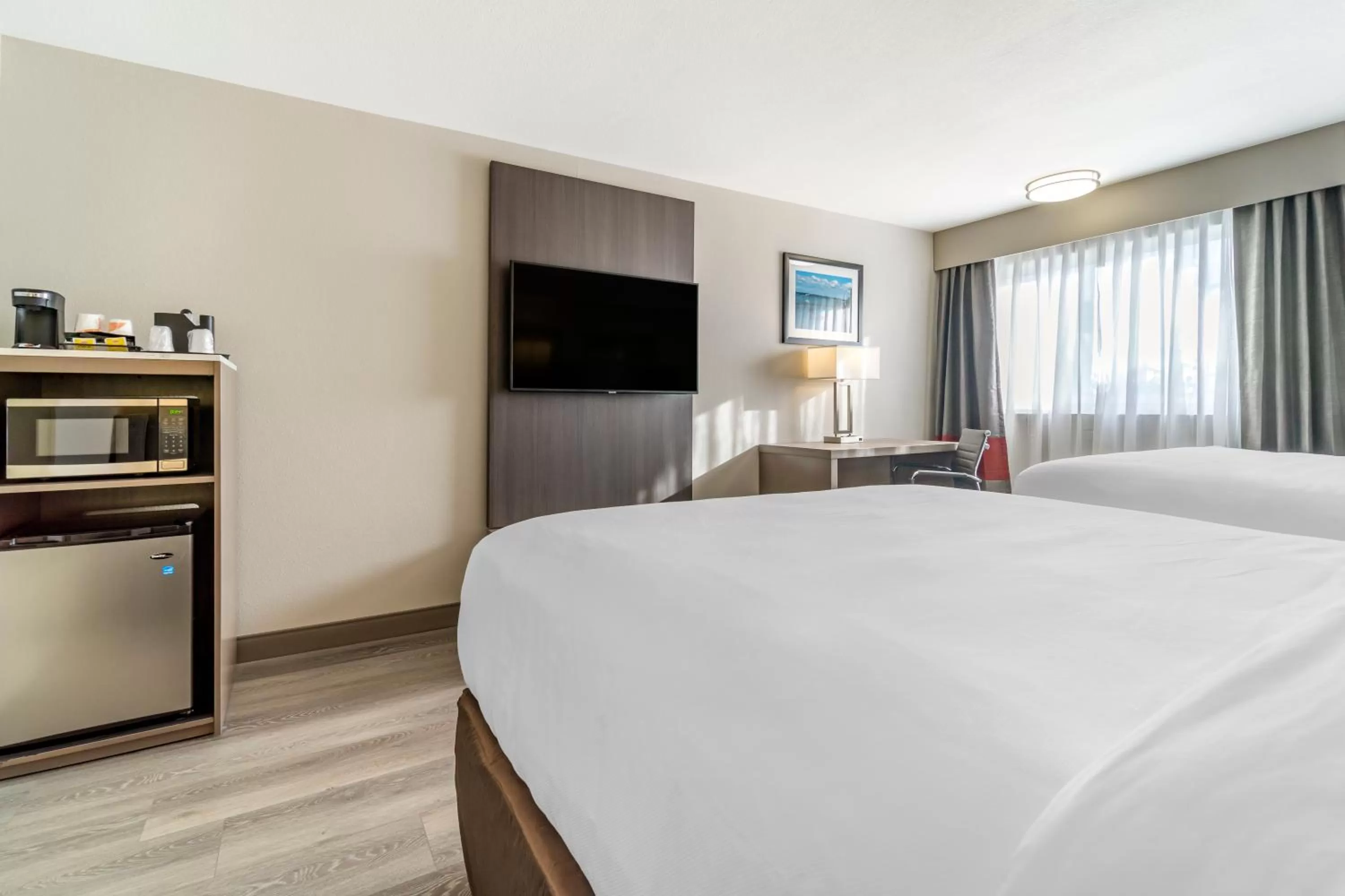 Bed in Comfort Inn & Suites Pacific - Auburn