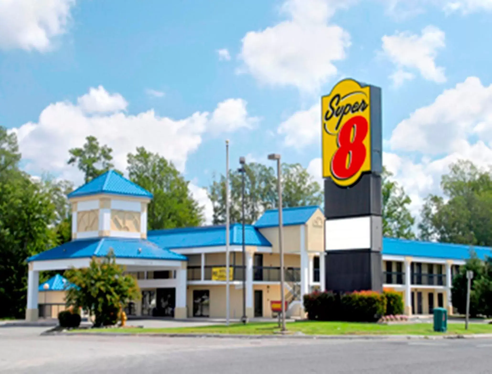 Property Building in Super 8 by Wyndham Ruther Glen Kings Dominion Area