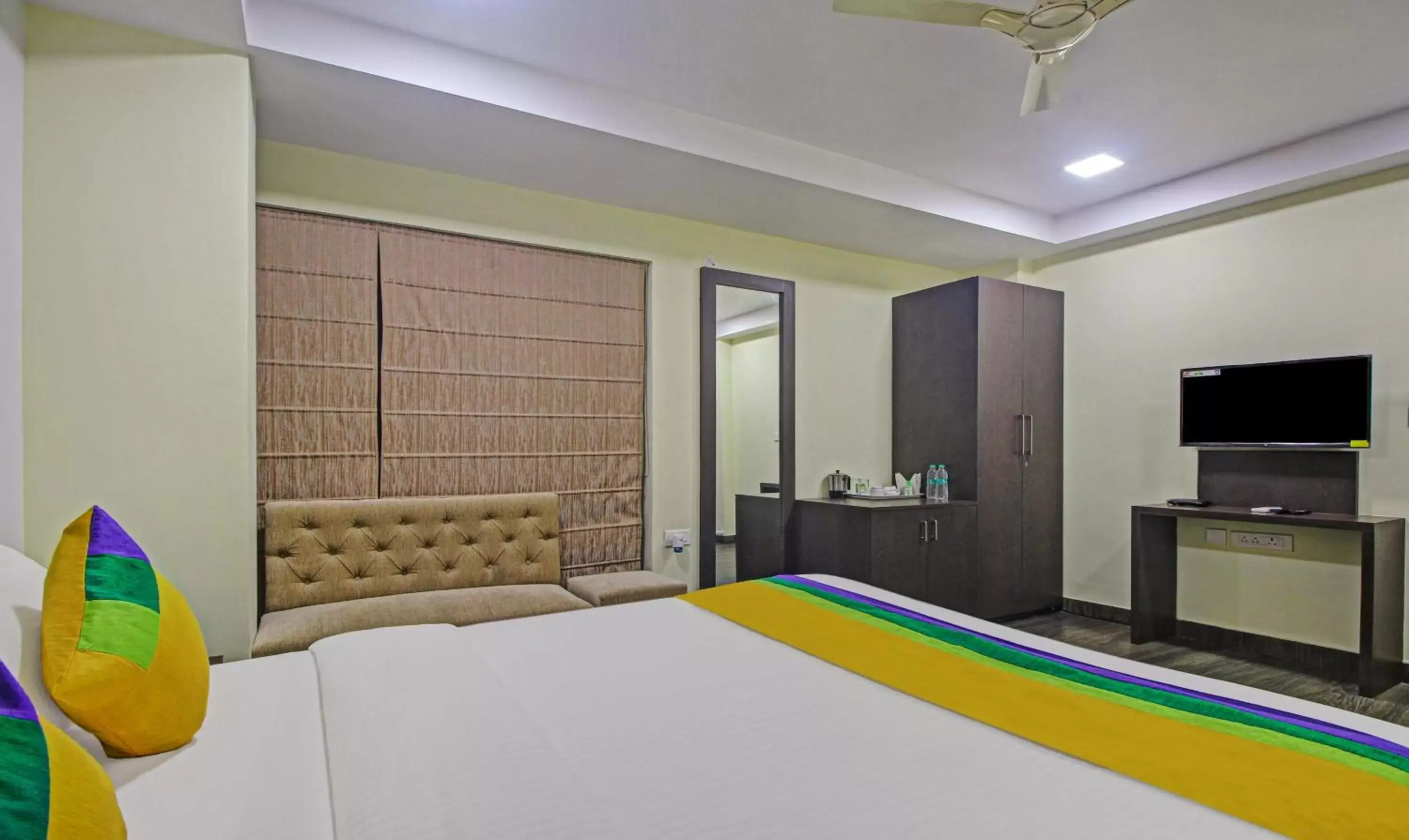 Bedroom, Bed in Itsy Hotels Reotel Near Rabindra Sarobar Bedroom, Bed in Itsy Hotels Reotel Near Rabindra Sarobar