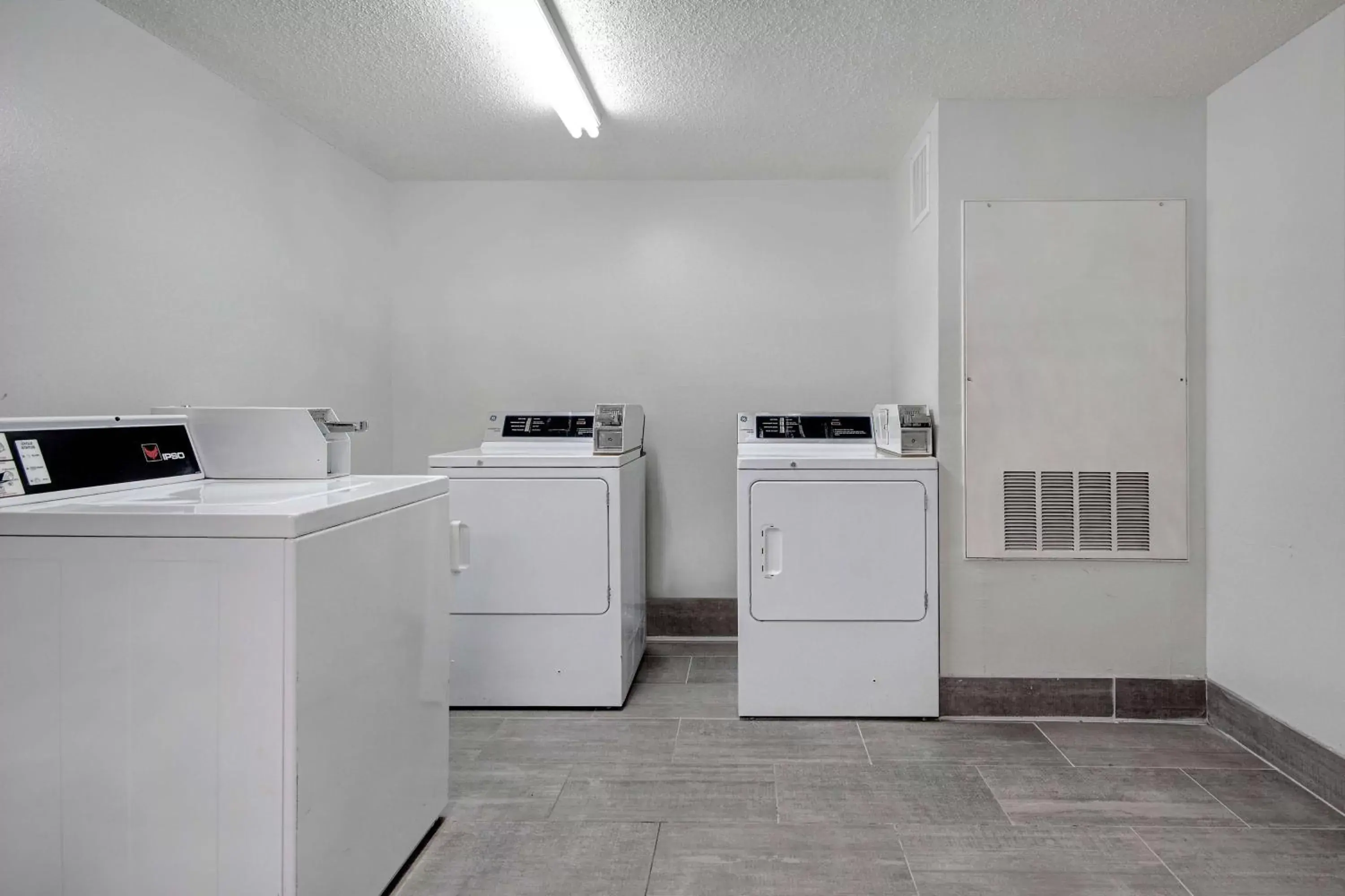 laundry, Kitchen/Kitchenette in Motel 6-San Antonio, TX - South