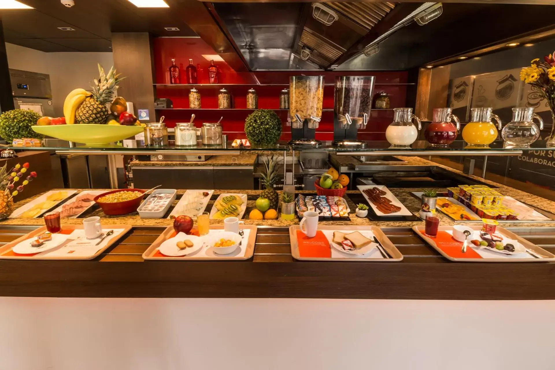 Restaurant/places to eat in ibis Santiago Las Condes Manquehue