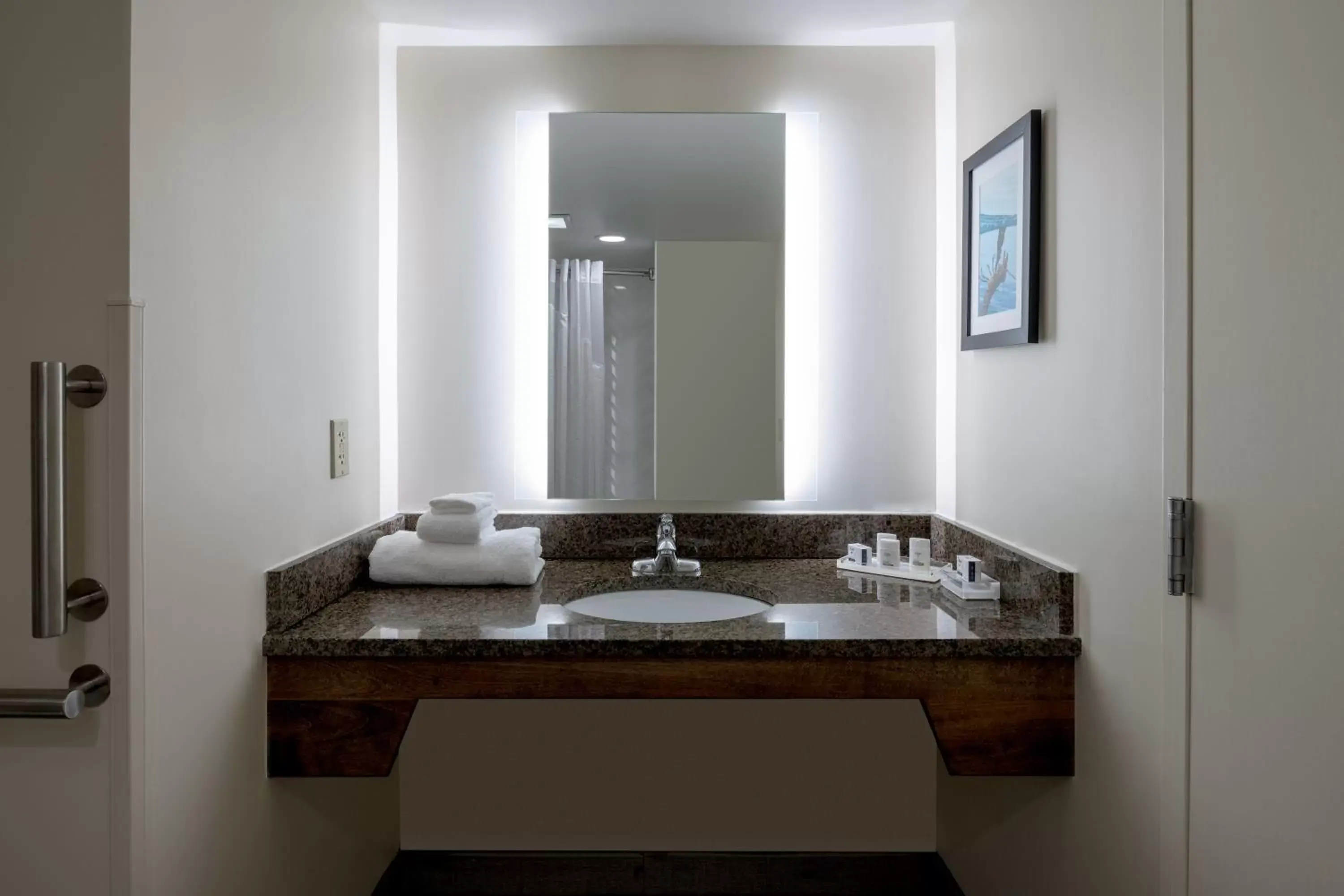 King Room - Mobility Access Tub - Non-Smoking in Holiday Inn Portland-By the Bay, an IHG Hotel King Room - Mobility Access Tub - Non-Smoking in Holiday Inn Portland-By the Bay, an IHG Hotel