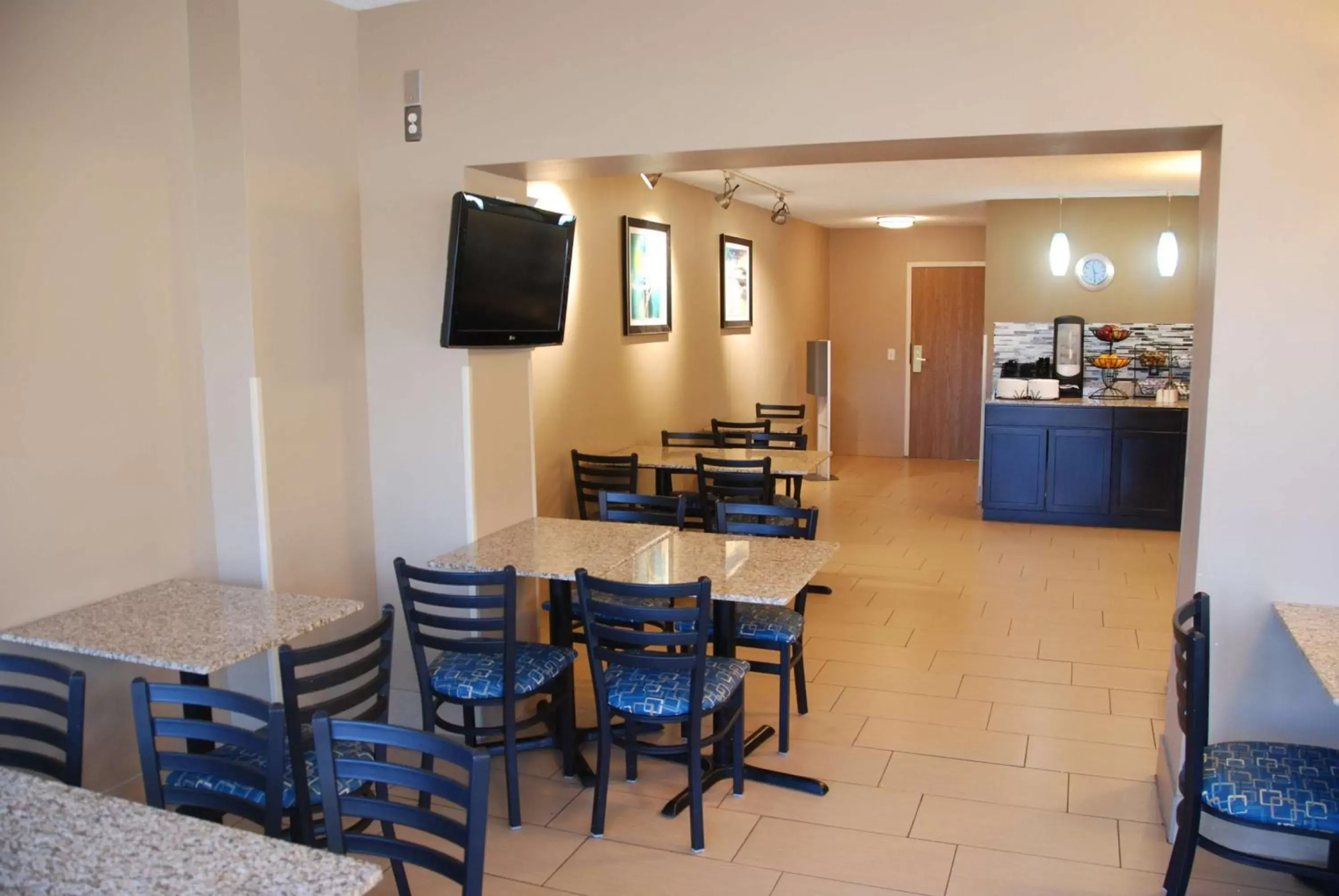 Restaurant/places to eat, Dining Area in Best Western Baraboo Inn