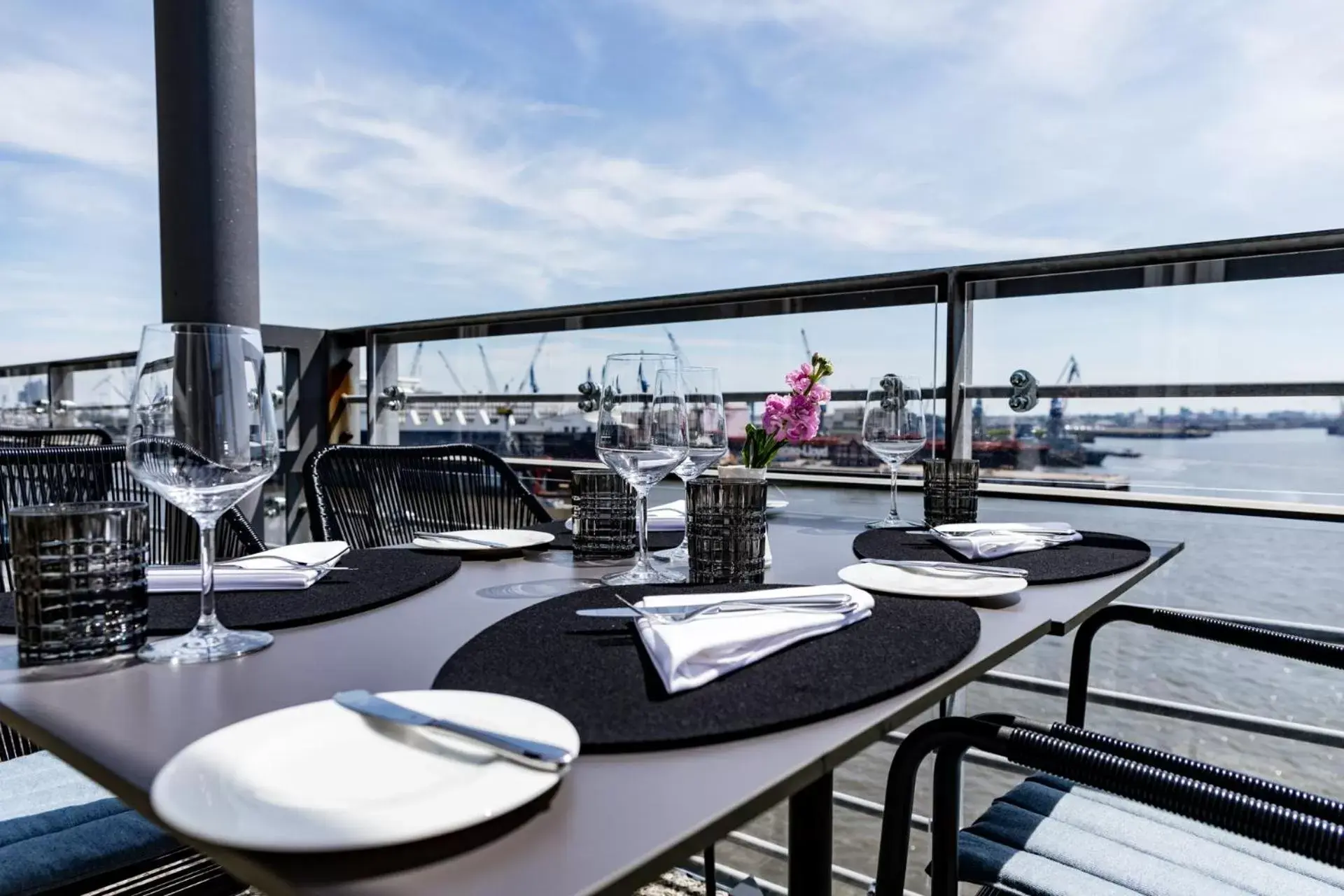 Restaurant/places to eat in GINN Hotel Hamburg Elbspeicher Restaurant/places to eat in GINN Hotel Hamburg Elbspeicher