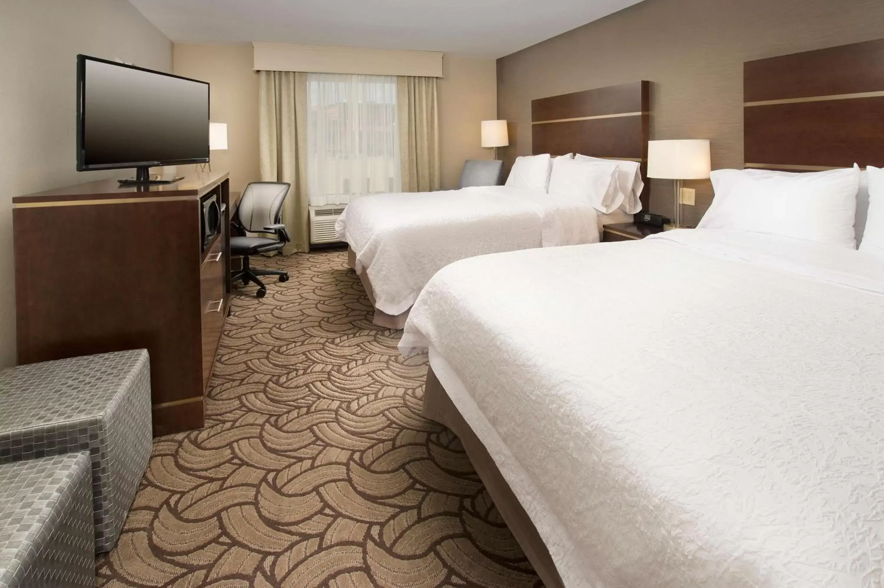 Queen Room with Two Queen Beds - Hearing Accessible with Bathtub in Hampton Inn & Suites San Antonio-Downtown/Market Square Queen Room with Two Queen Beds - Hearing Accessible with Bathtub in Hampton Inn & Suites San Antonio-Downtown/Market Square