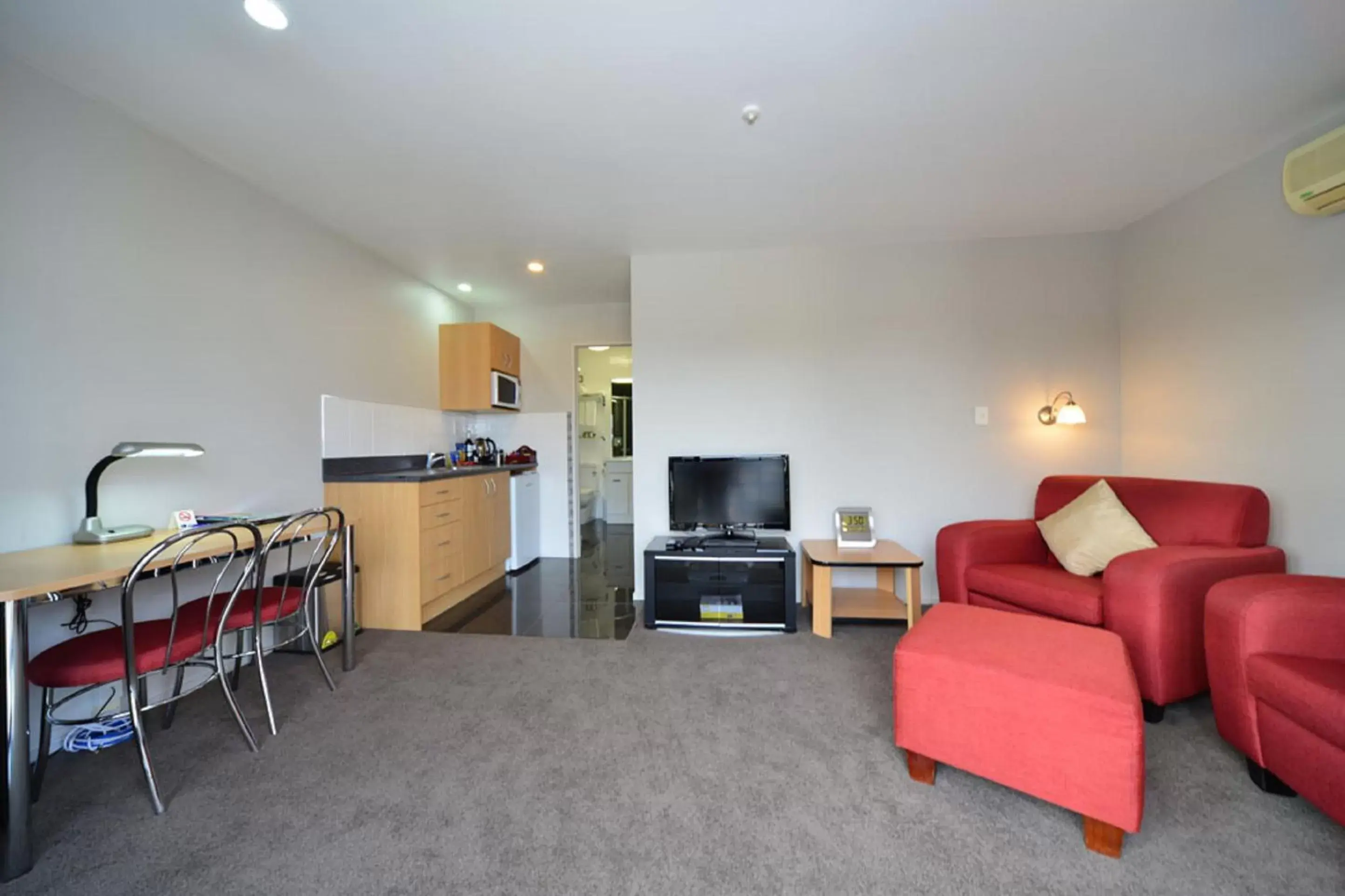 Living room in Best Western Ellerslie International Hotel