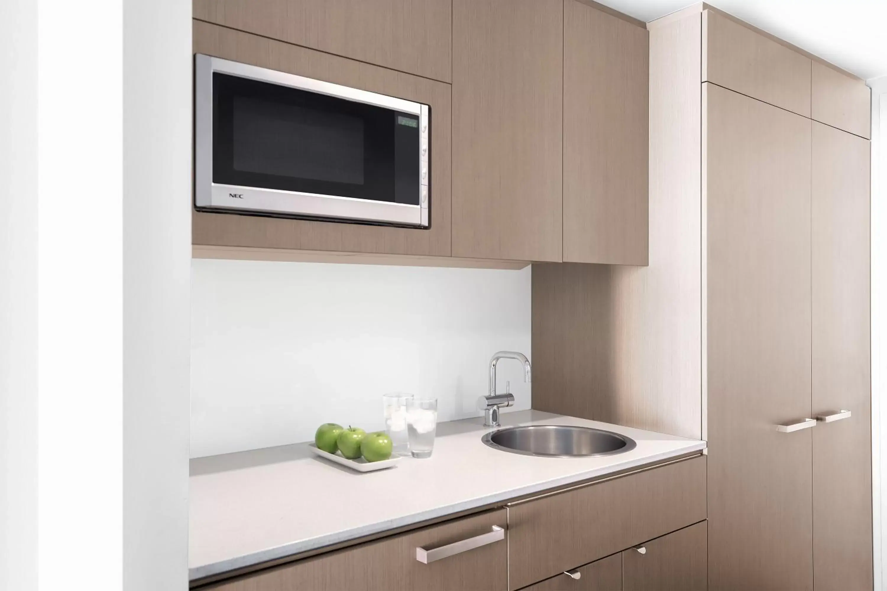 Kitchen or kitchenette, Kitchen/Kitchenette in Mantra South Bank Brisbane