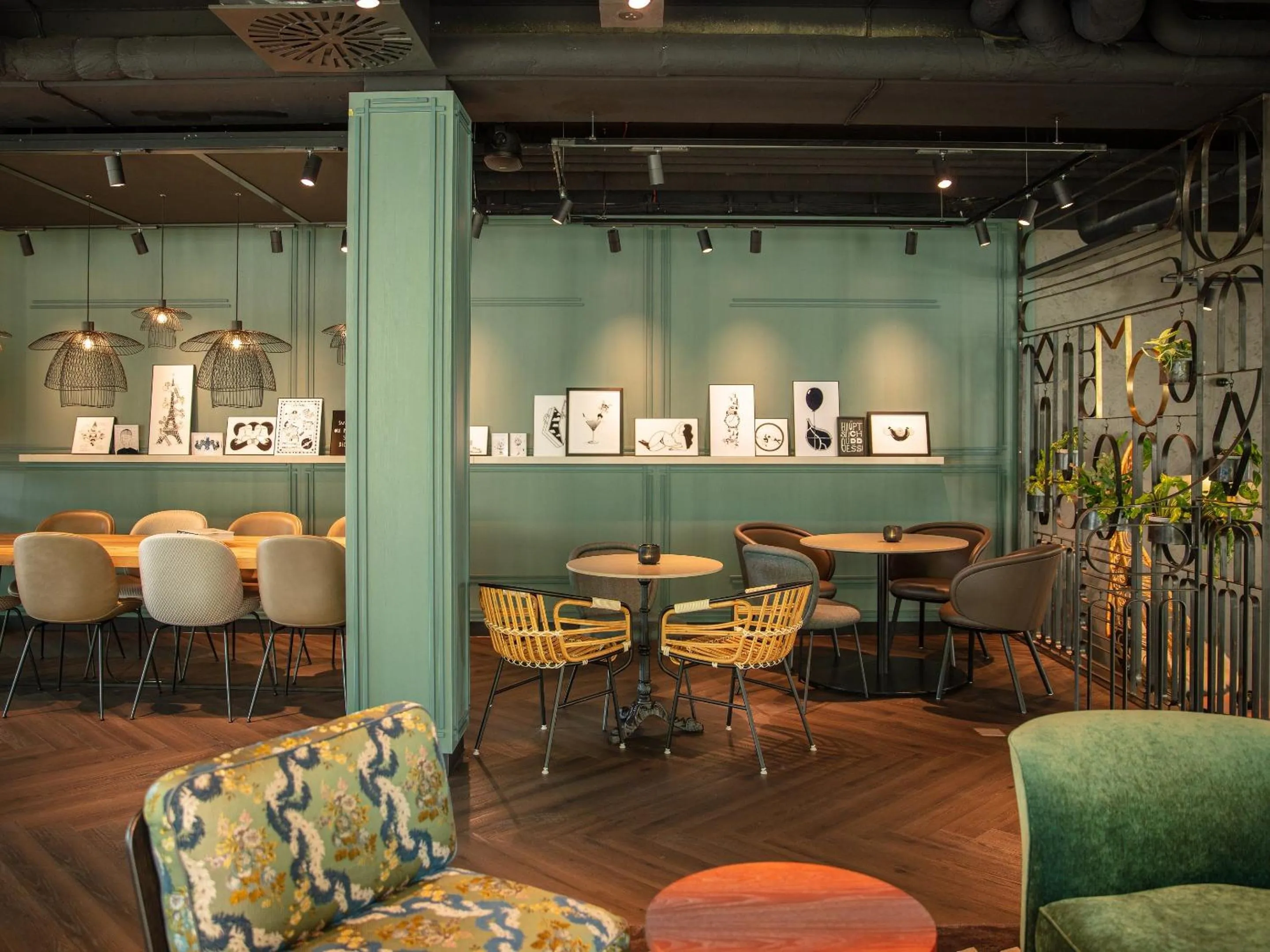 Lounge or bar in Motel One Saarbrücken