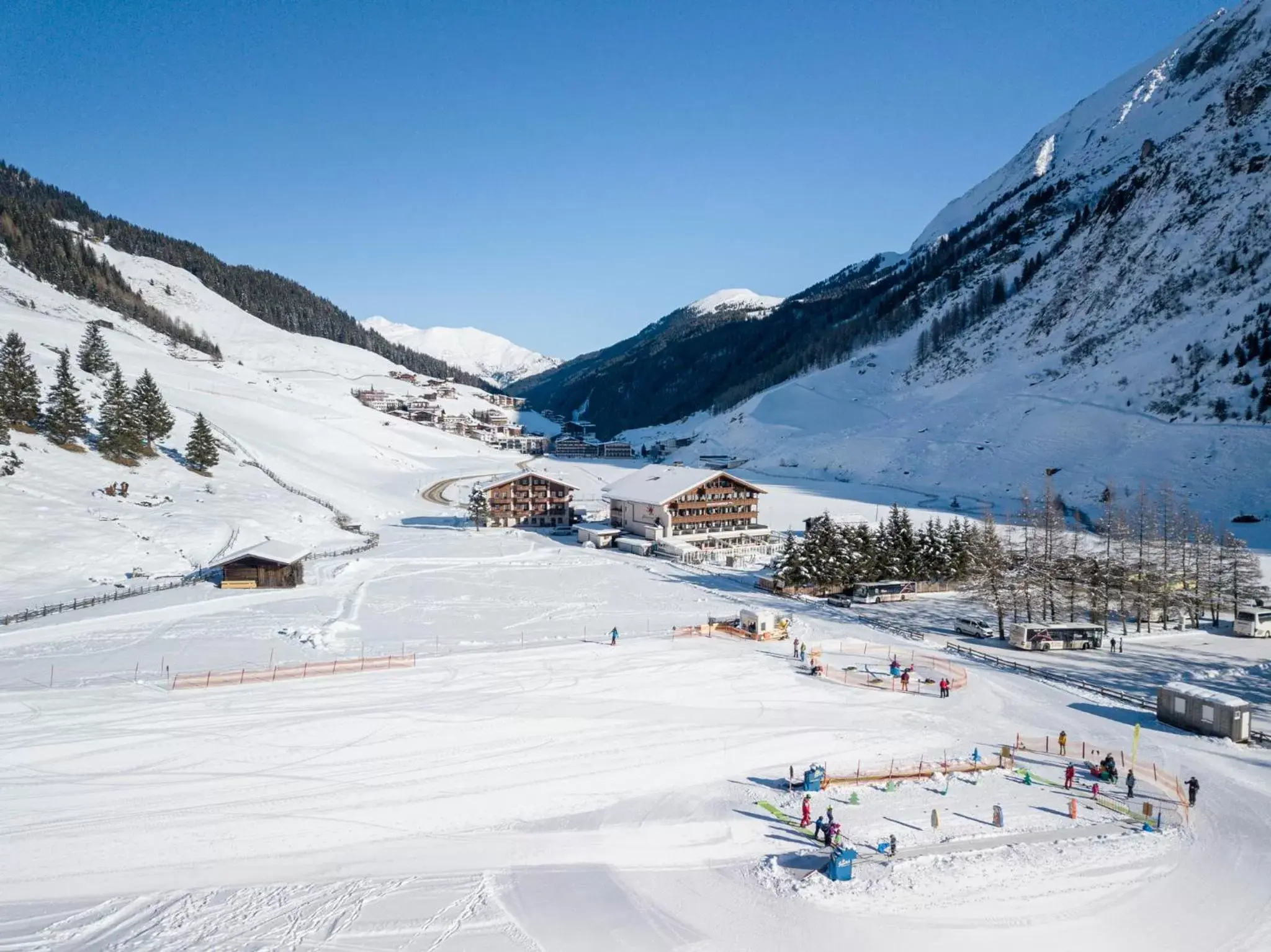 Bird's eye view, Winter in Kinder- & Gletscherhotel Hintertuxerhof