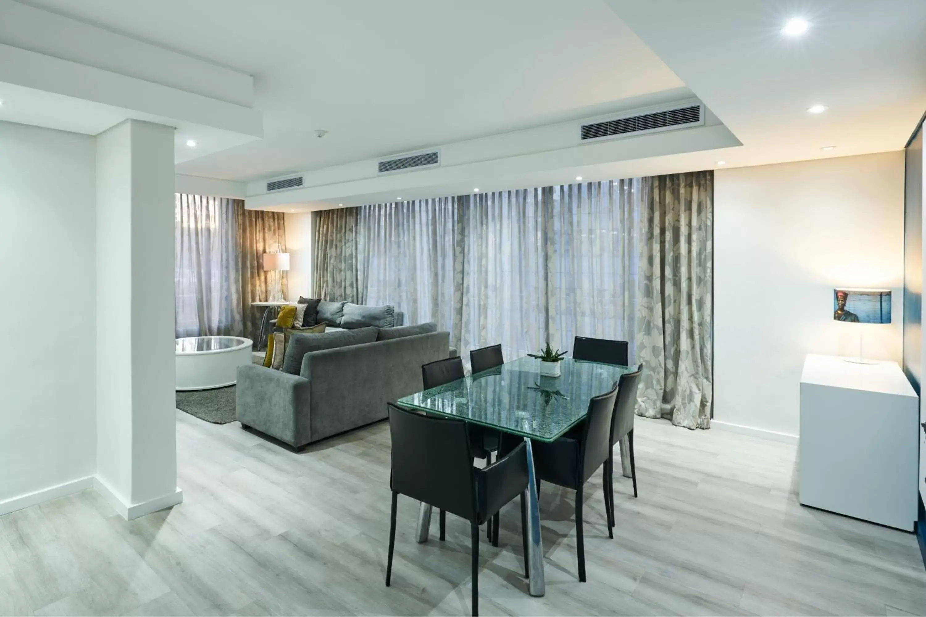 Living room, Dining Area in Protea Hotel by Marriott Cape Town North Wharf