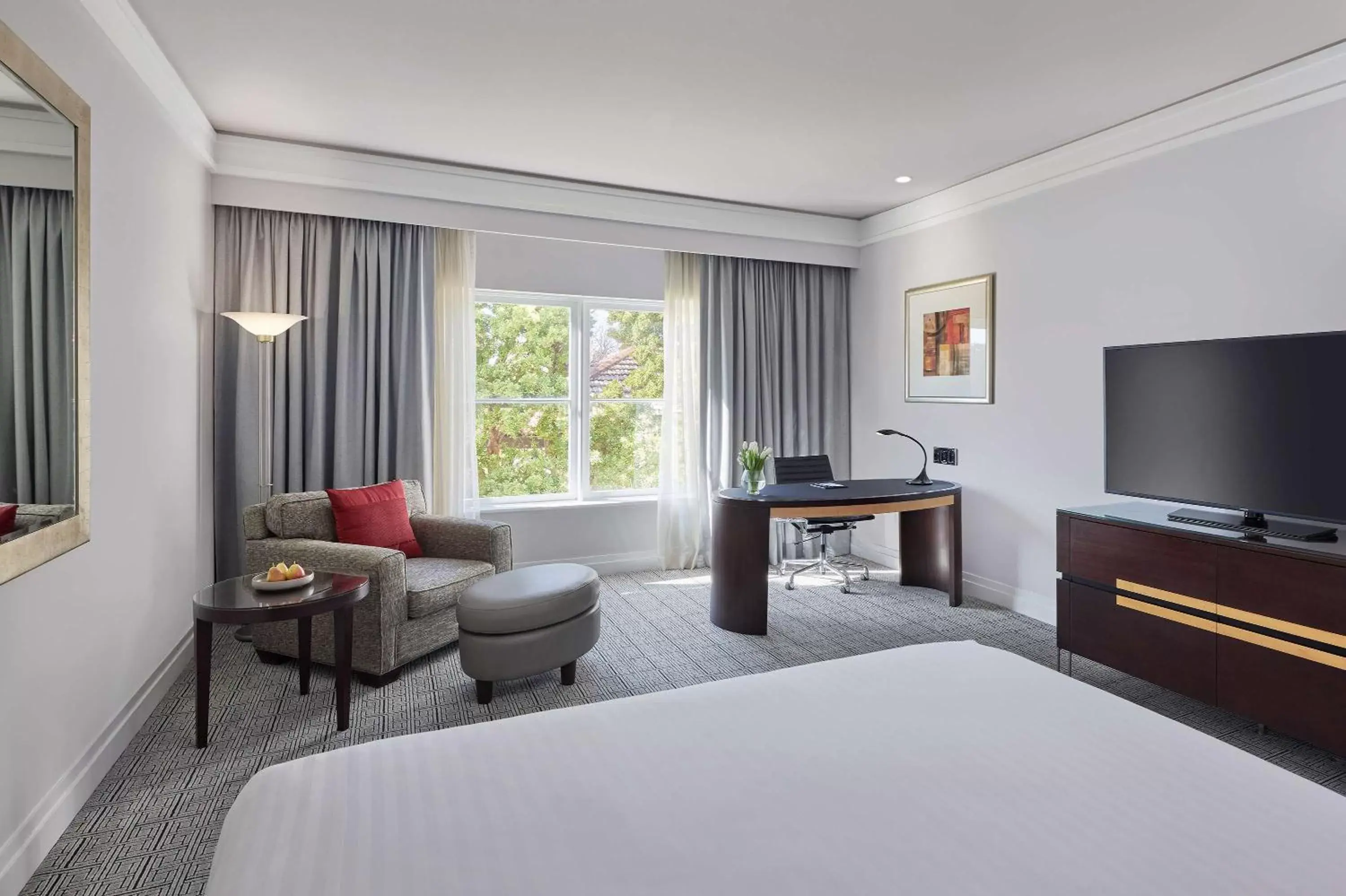 Bedroom, TV/Entertainment Center in Hyatt Hotel Canberra - A Park Hyatt Hotel