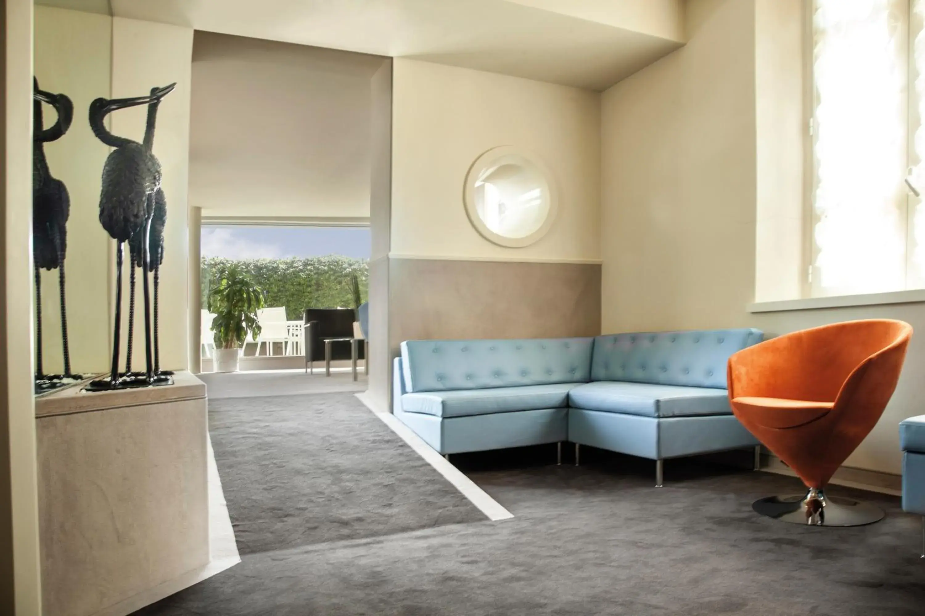 Communal lounge/ TV room, Seating Area in Albergo Celide