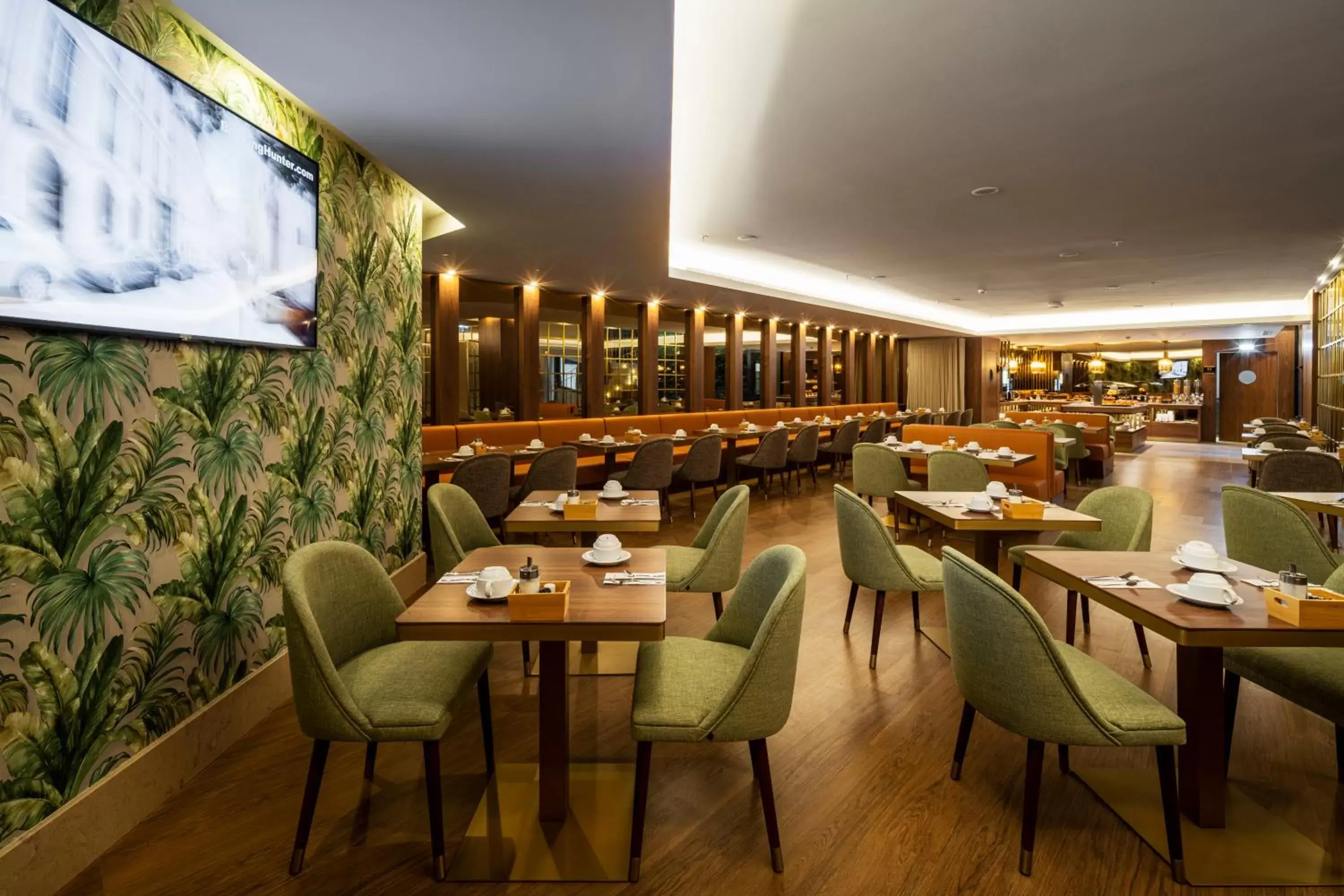 Breakfast, Restaurant/Places to Eat in TURIM Oporto Hotel