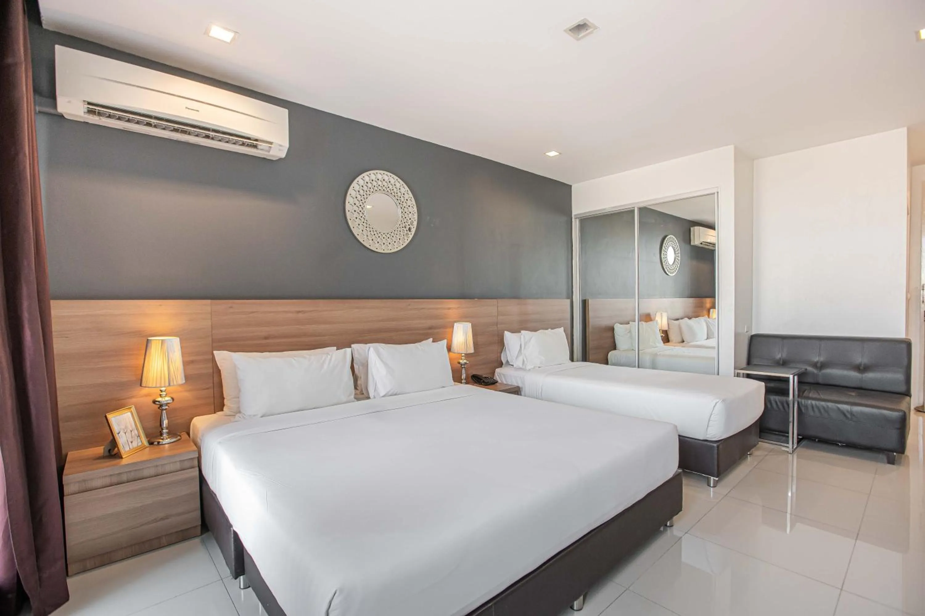 Bed in Marigold Sukhumvit - Free Shuttle to BTS Bearing Station