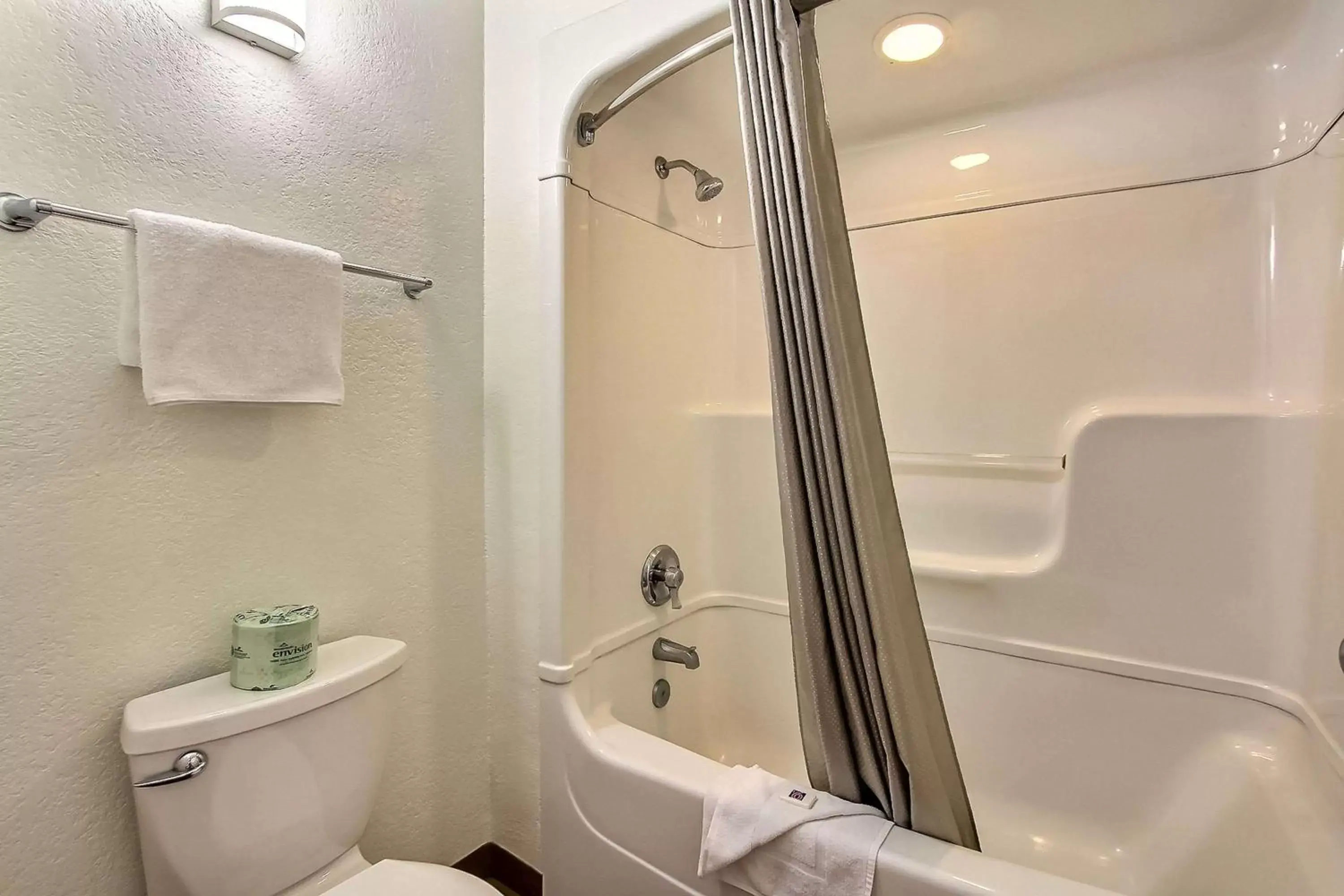 Shower, Bathroom in Motel 6-San Jose, CA - Airport