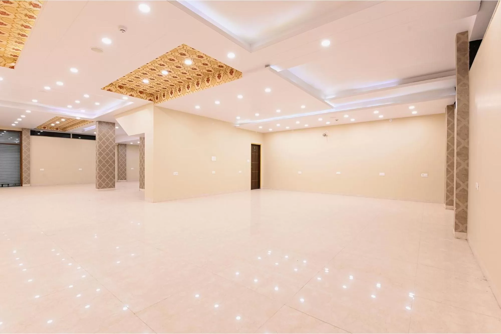 Banquet/Function facilities in FabHotel 7th Crossing Malviya Nagar