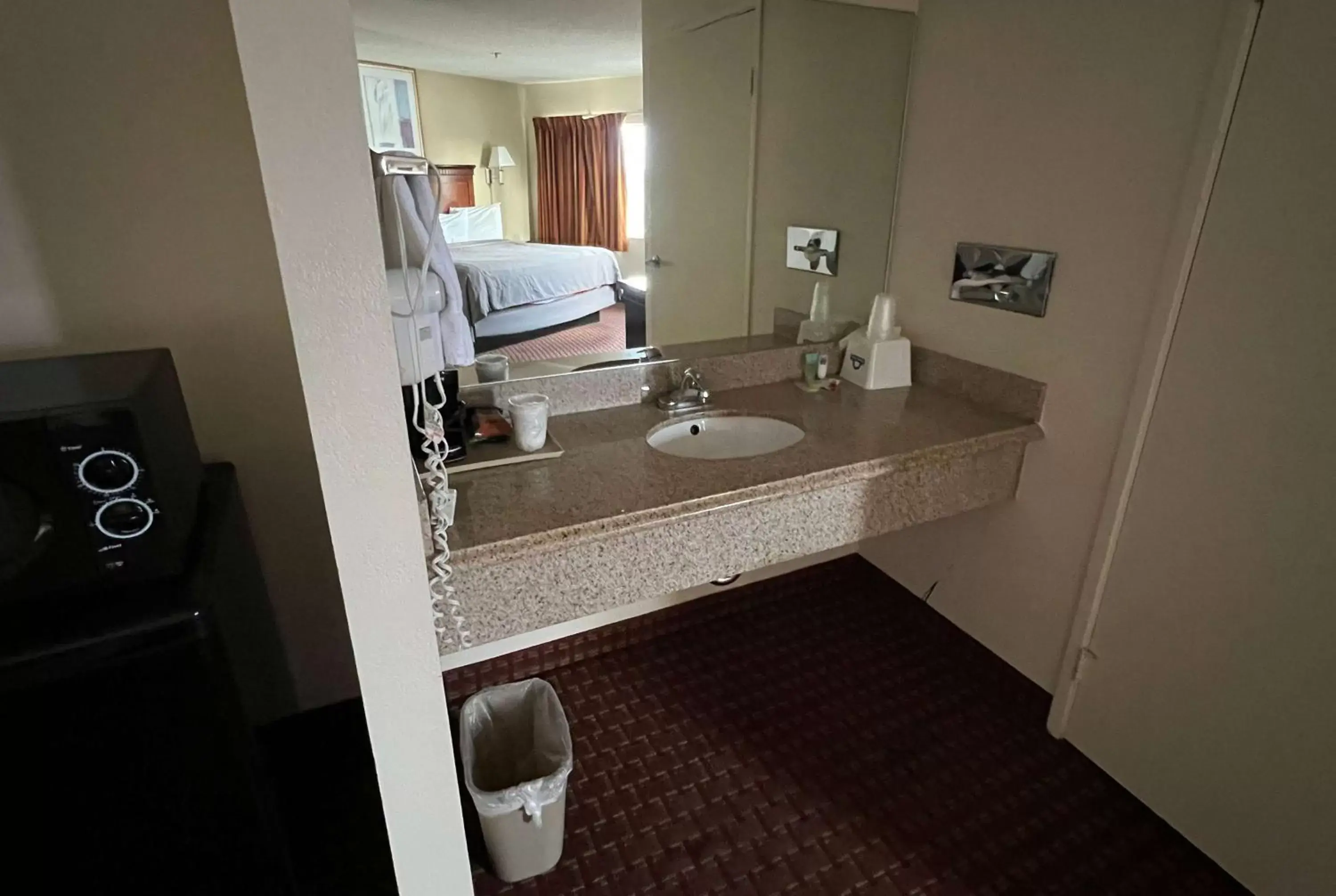 TV and multimedia, Bathroom in Days Inn & Suites by Wyndham Rancho Cordova